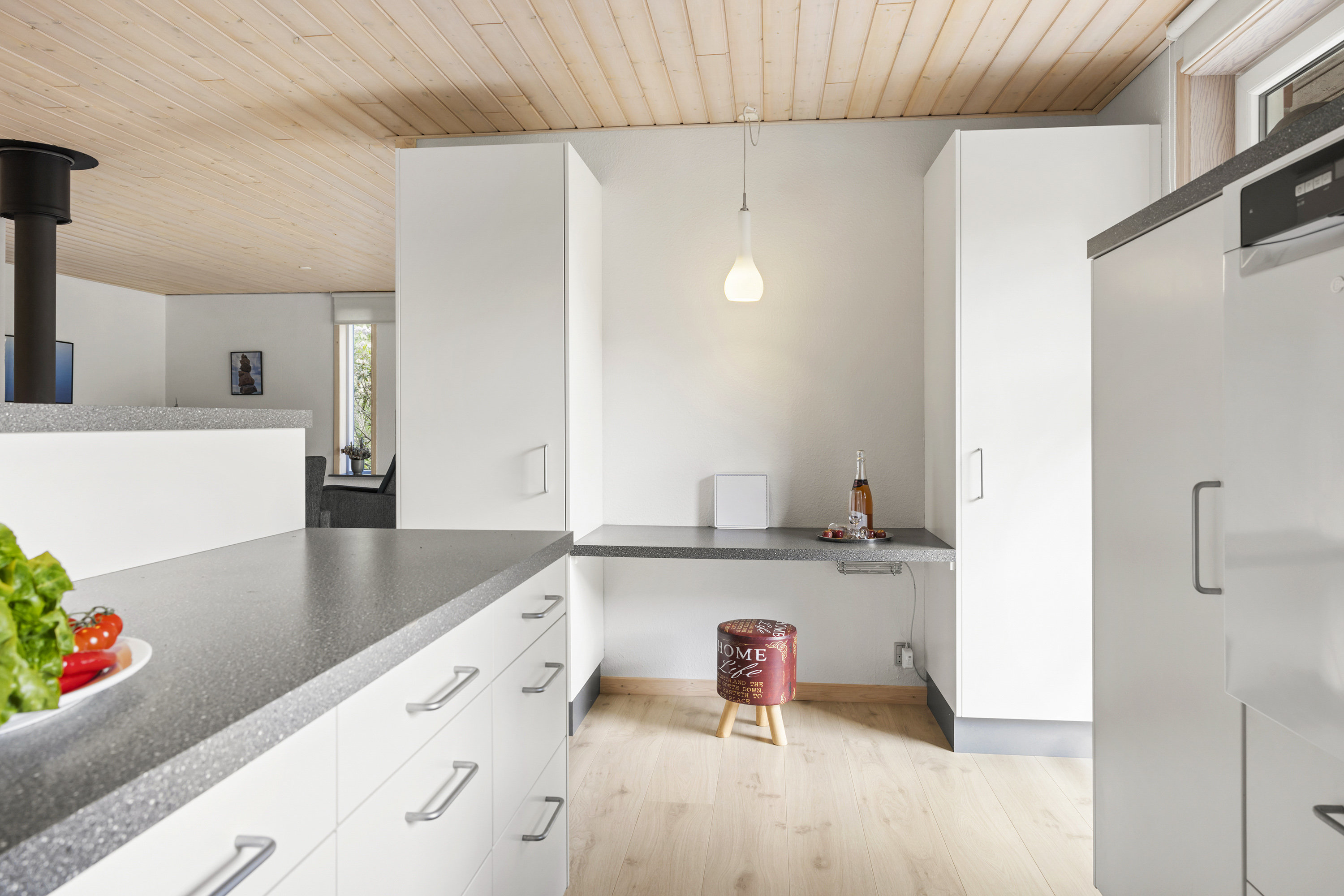 Fremhævet køkken billede i fuldskærmstilstand. Billede af Engvej 8, Lyngså, 9300 Sæby