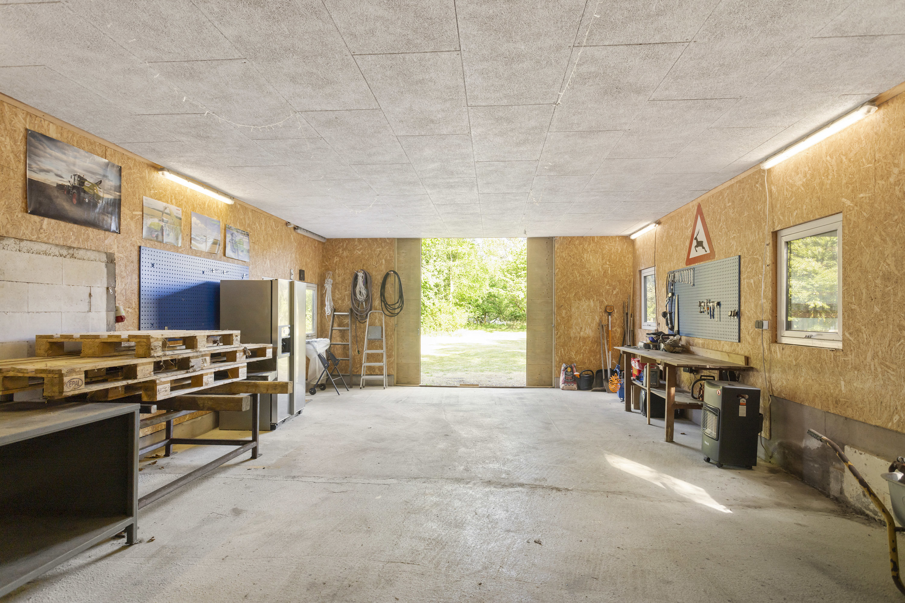 Fremhævet garage billede i fuldskærmstilstand. Billede af Engvej 8, Lyngså, 9300 Sæby