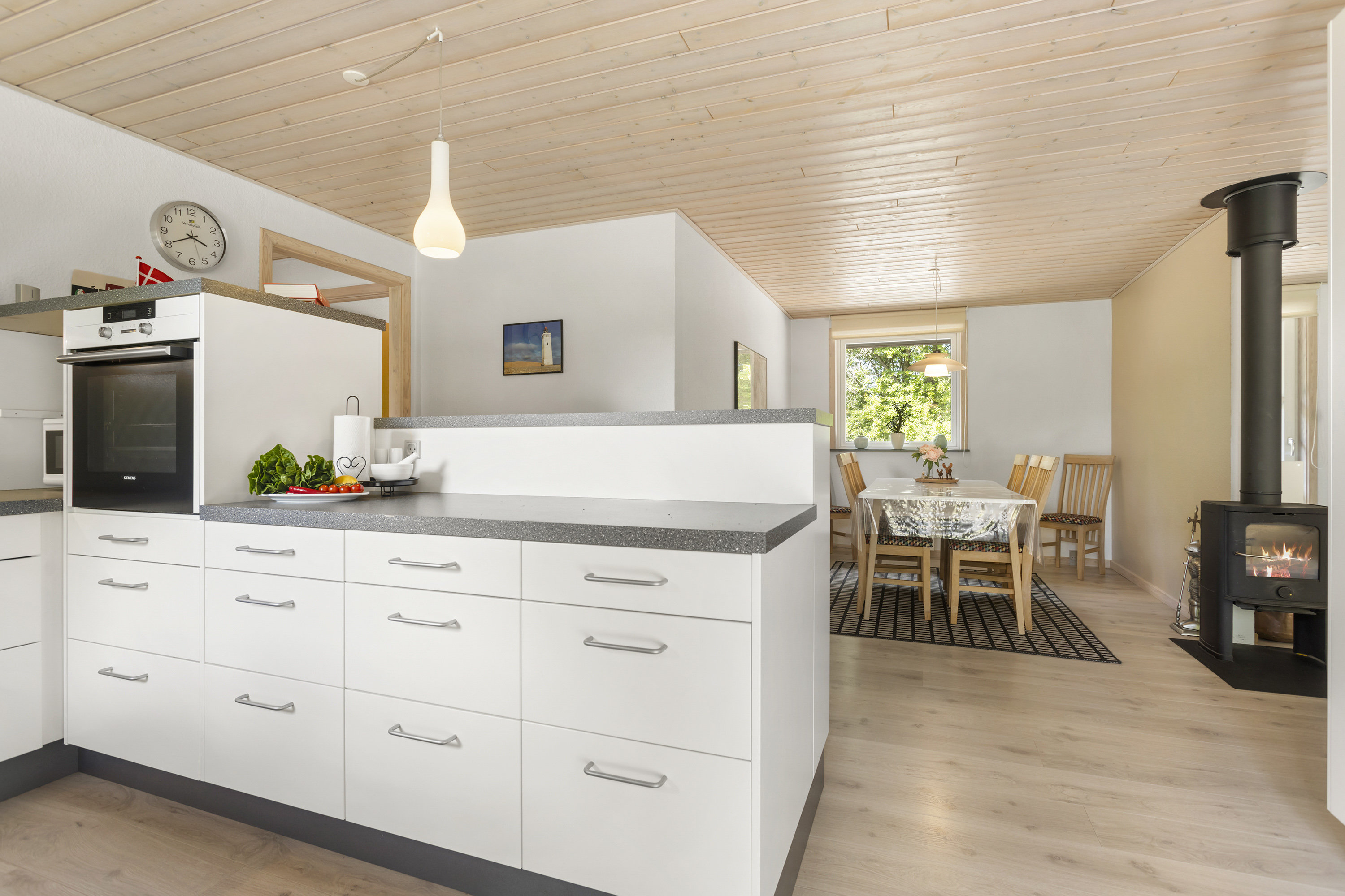 Fremhævet køkken billede i fuldskærmstilstand. Billede af Engvej 8, Lyngså, 9300 Sæby