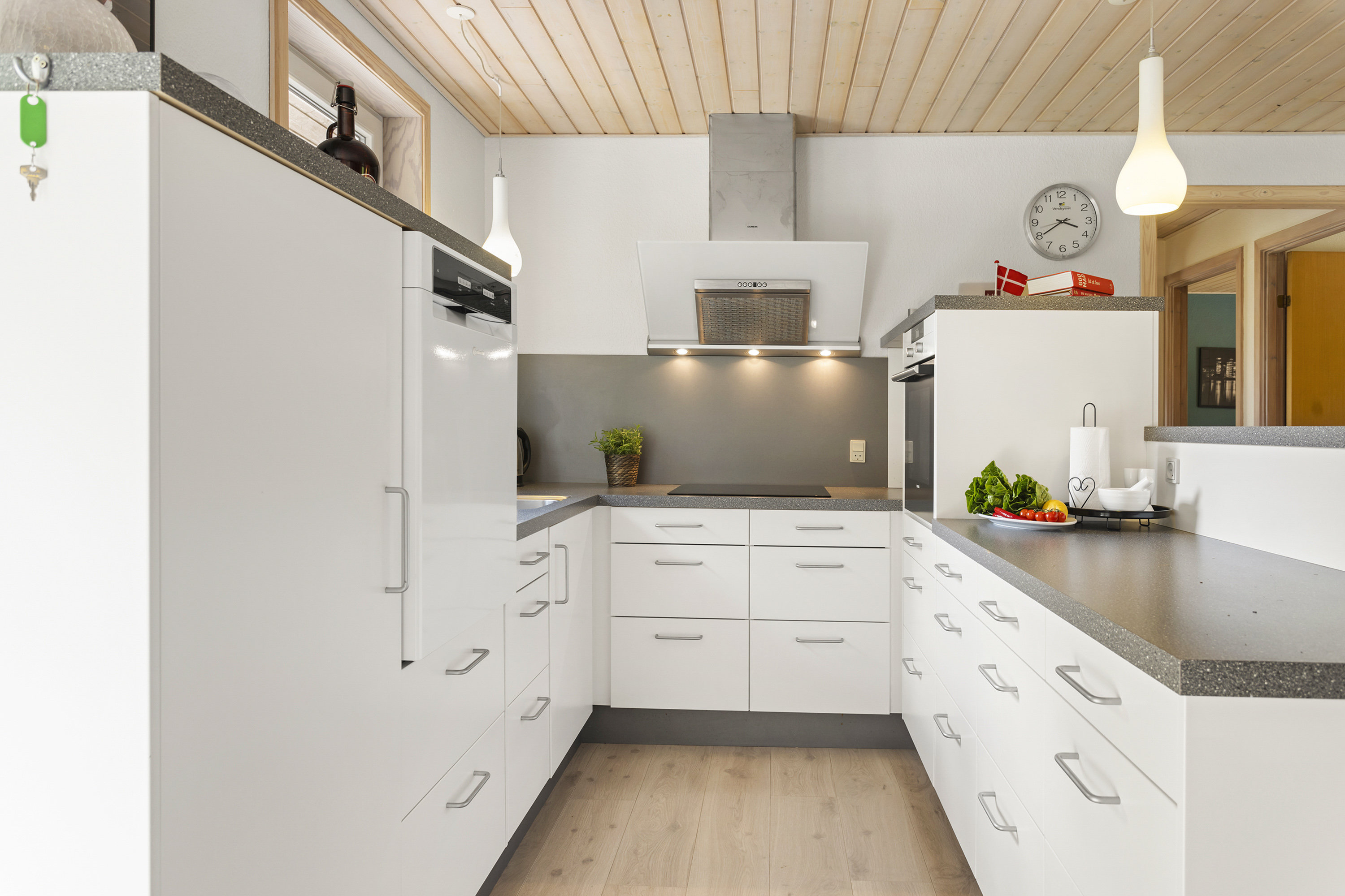 Fremhævet køkken billede i fuldskærmstilstand. Billede af Engvej 8, Lyngså, 9300 Sæby