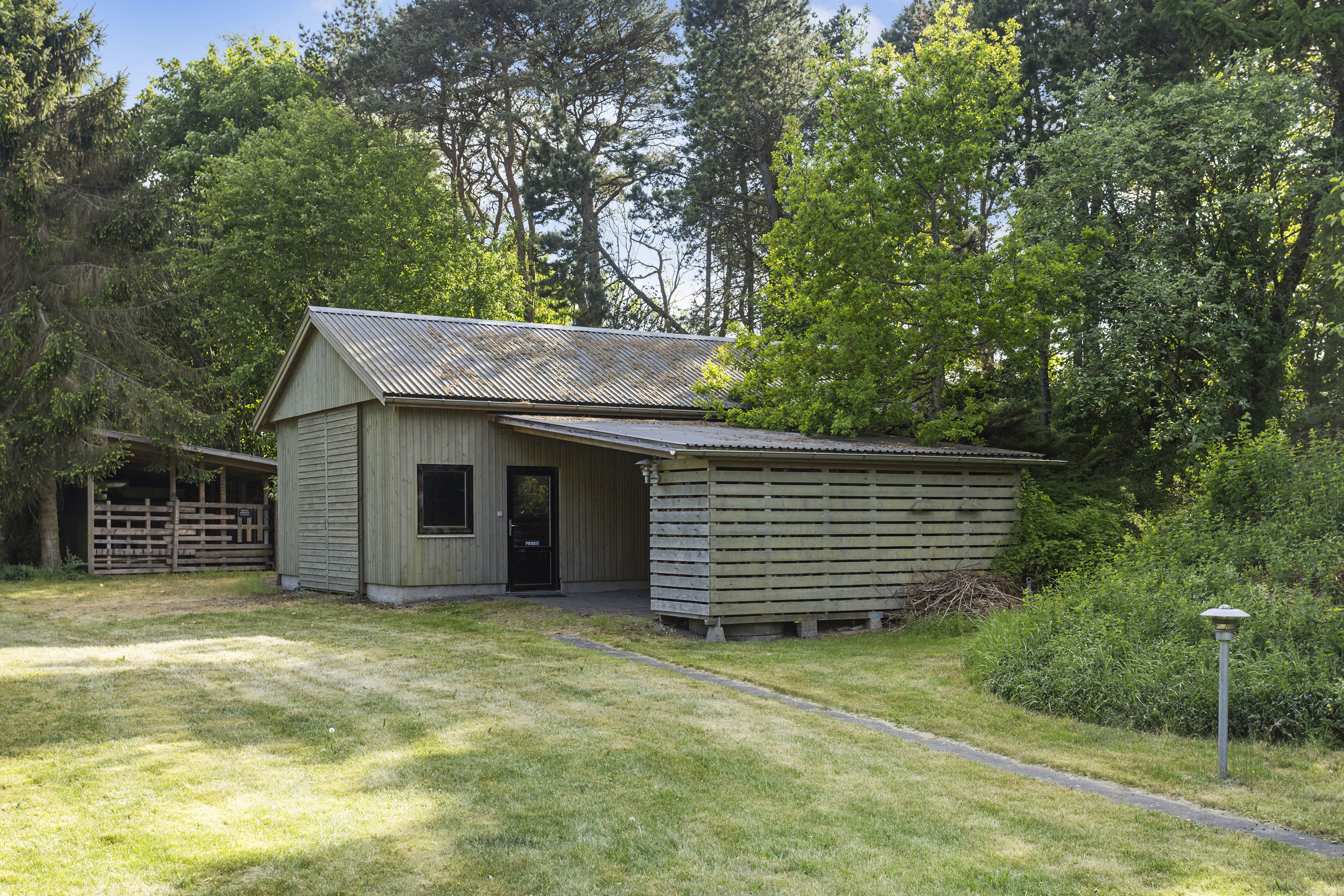 Fremhævet garage-udhus billede i fuldskærmstilstand. Billede af Engvej 8, Lyngså, 9300 Sæby