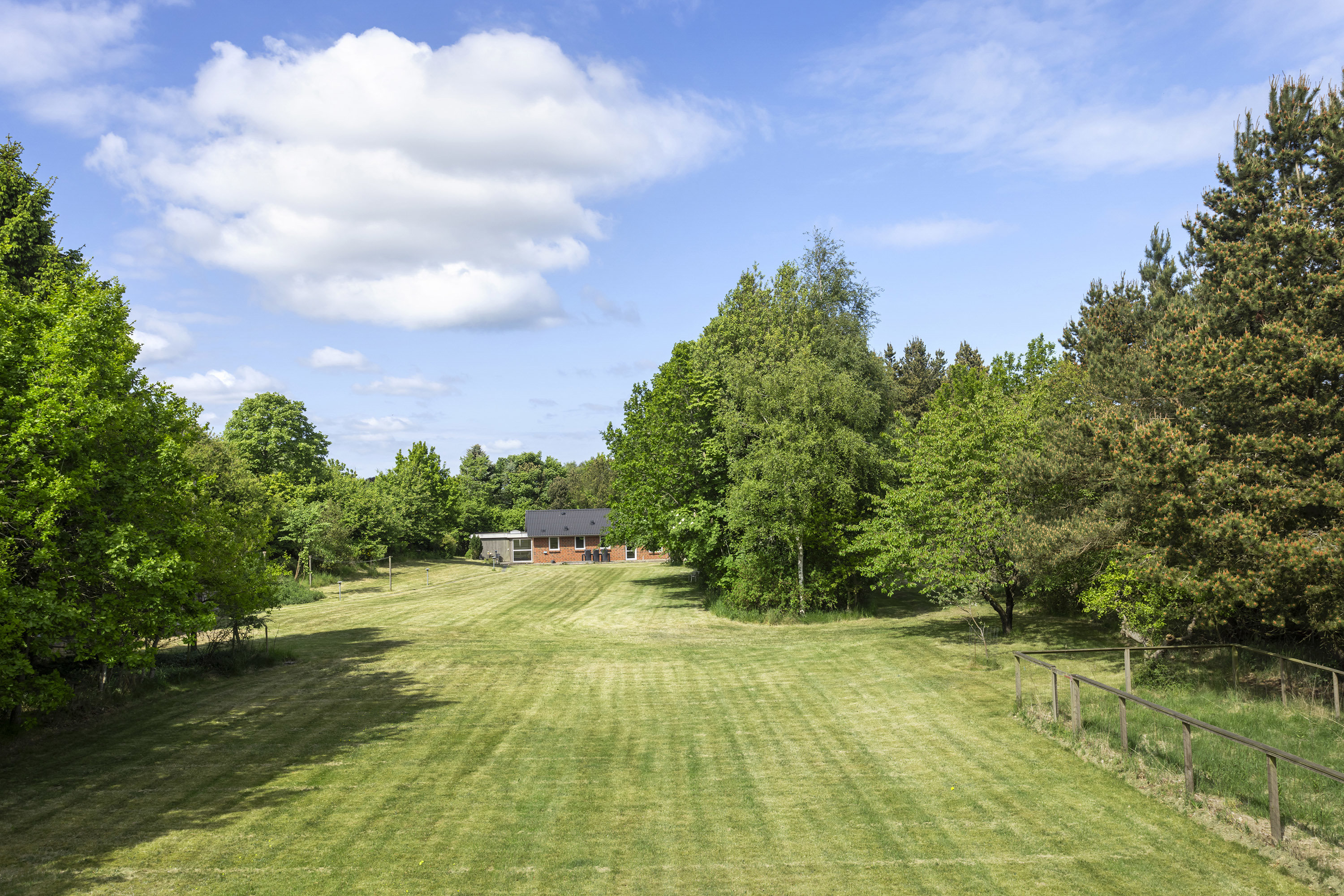 Fremhævet luftfoto billede i fuldskærmstilstand. Billede af Engvej 8, Lyngså, 9300 Sæby