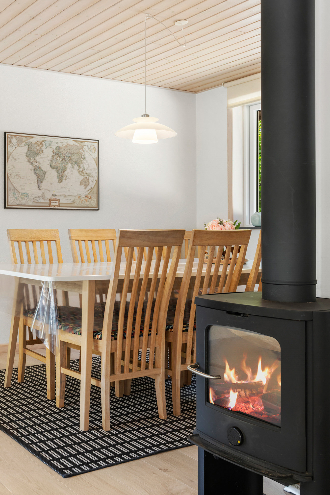 Fremhævet stue billede i fuldskærmstilstand. Billede af Engvej 8, Lyngså, 9300 Sæby