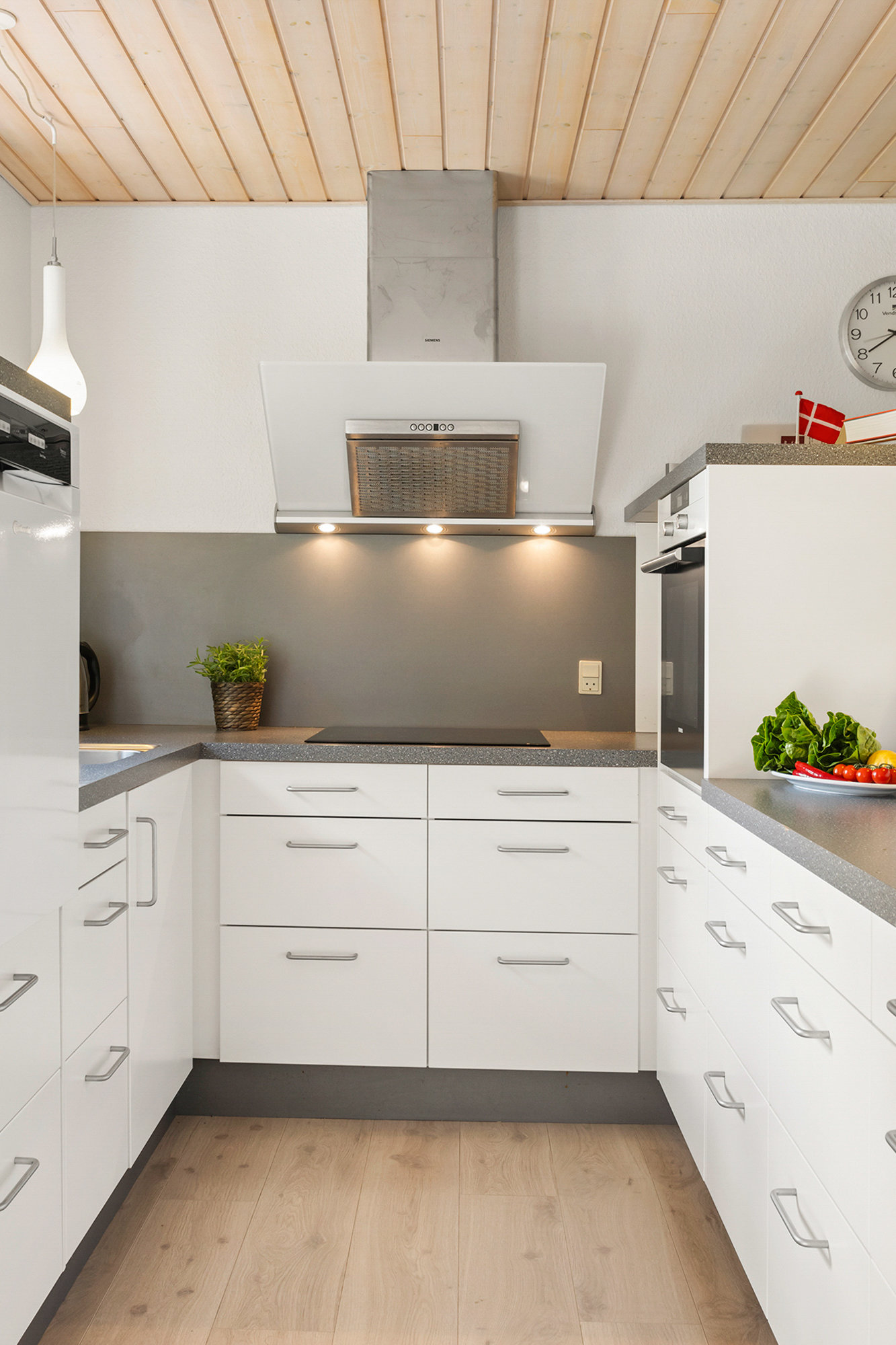 Fremhævet køkken billede i fuldskærmstilstand. Billede af Engvej 8, Lyngså, 9300 Sæby