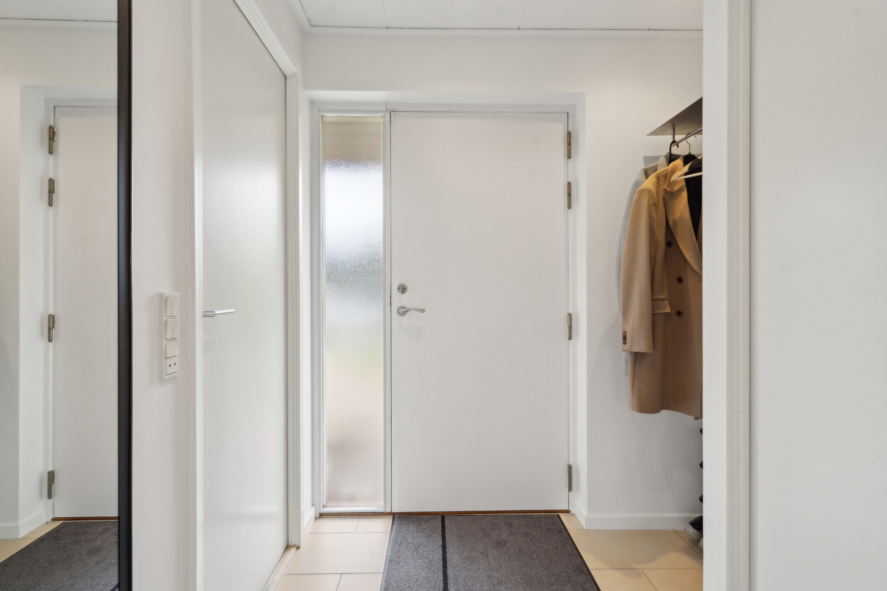 Miniaturebillede 1: gang. Billede af Væbnerhatten 114, Tornbjerg, 5220 Odense SØ