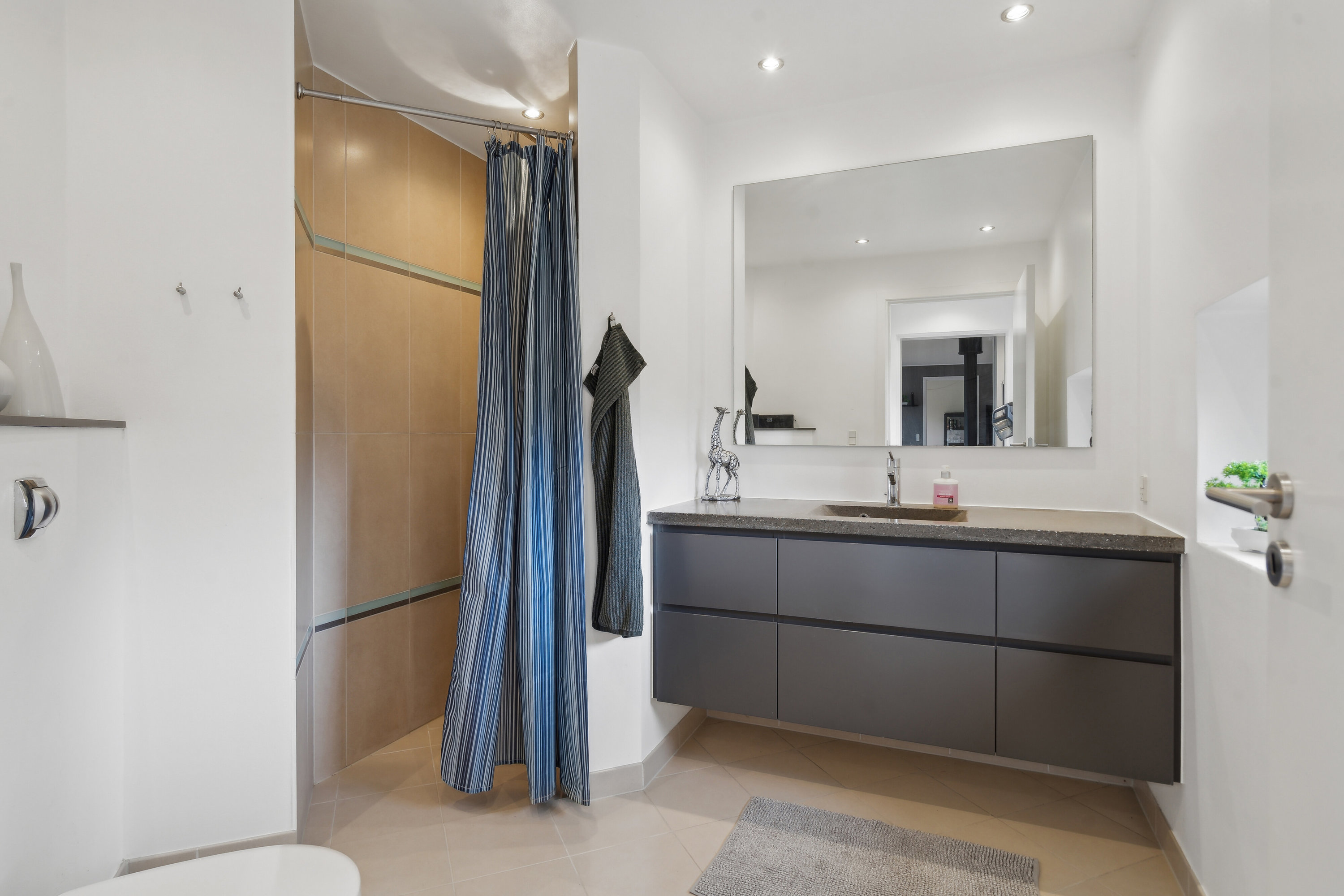 Fremhævet badeværelse billede i fuldskærmstilstand. Billede af Væbnerhatten 114, Tornbjerg, 5220 Odense SØ