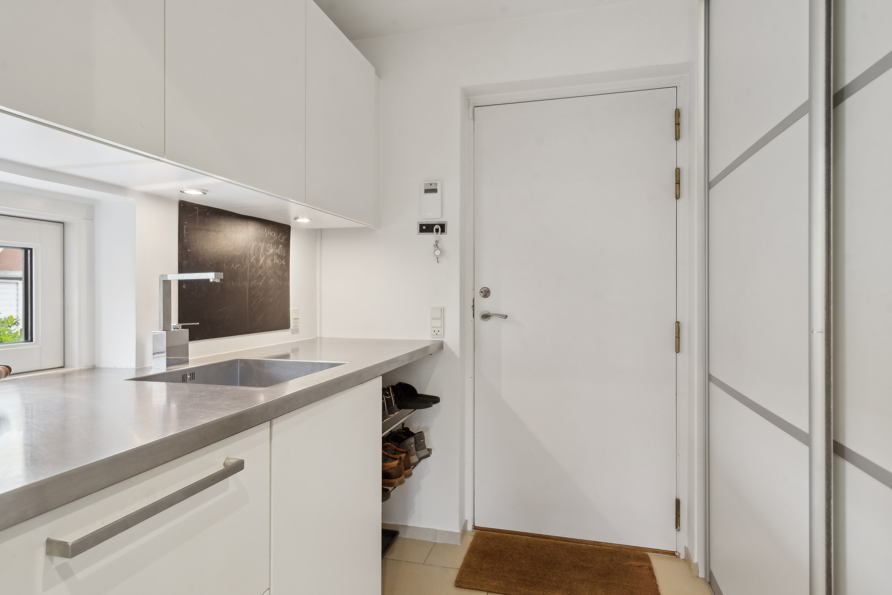 Fremhævet køkken billede i fuldskærmstilstand. Billede af Væbnerhatten 114, Tornbjerg, 5220 Odense SØ