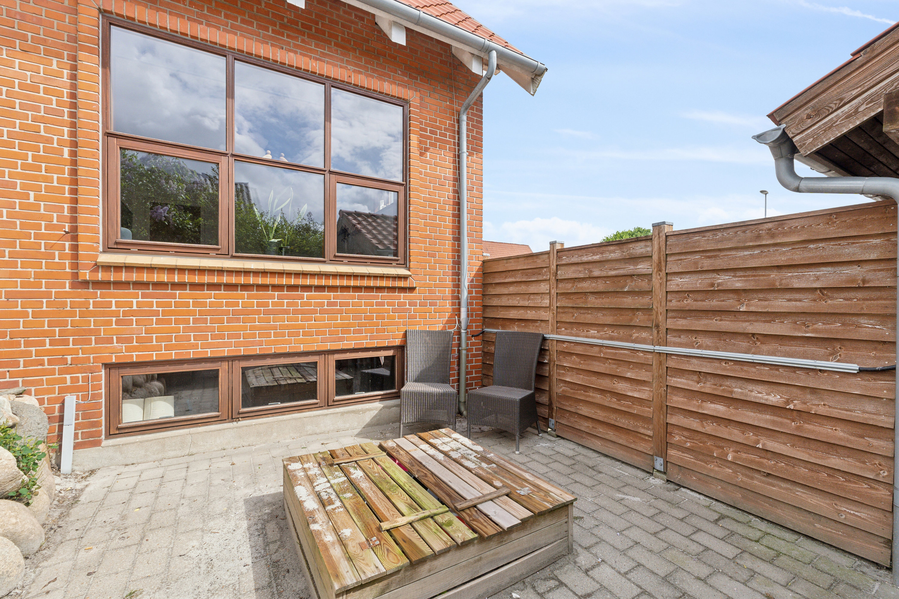 Fremhævet set fra vejen billede i fuldskærmstilstand. Billede af Fynsgade 19, 9870 Sindal