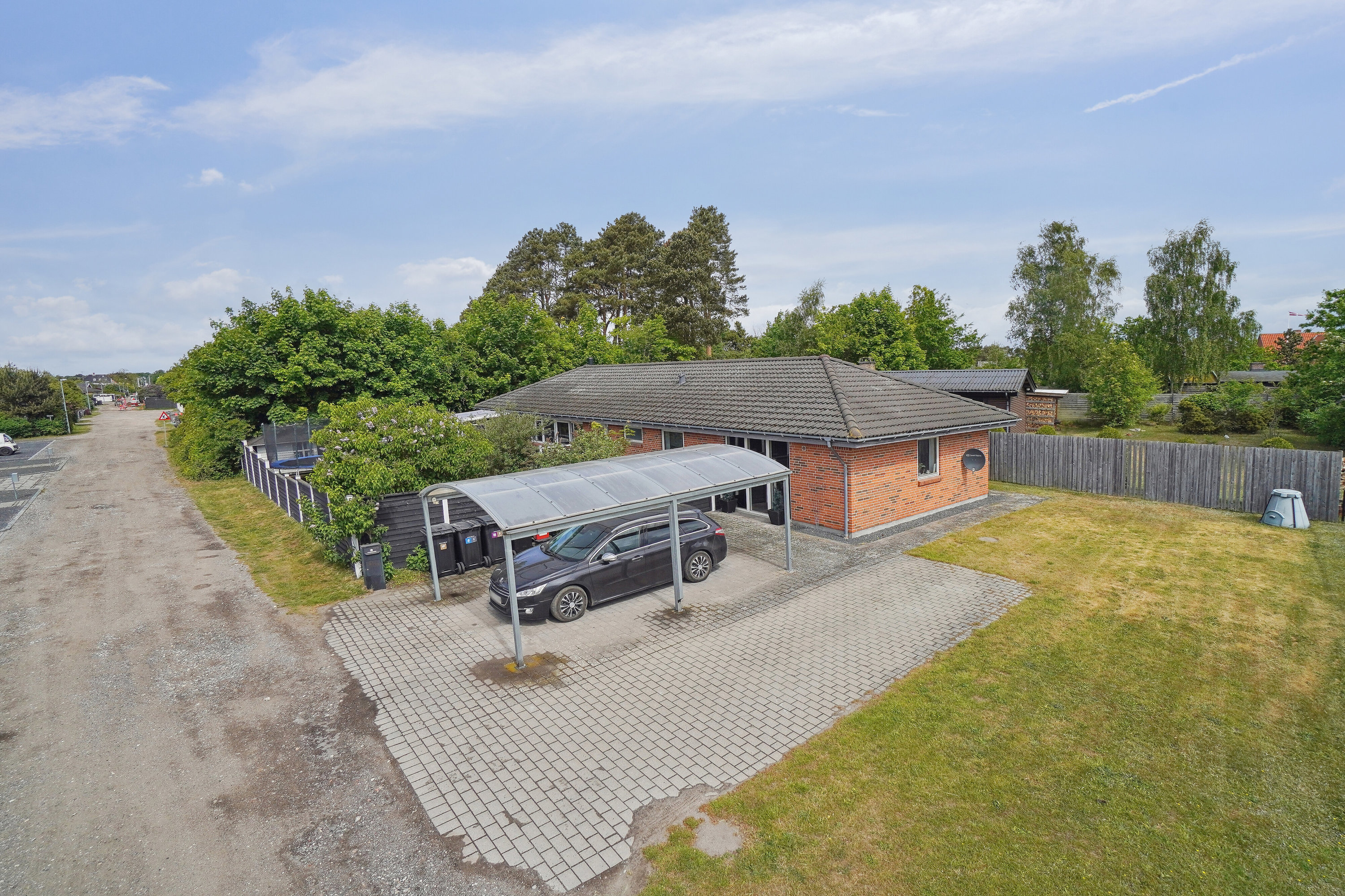 Fremhævet set fra vejen billede i fuldskærmstilstand. Billede af Brødemosevej 84B, Asserbo, 3300 Frederiksværk