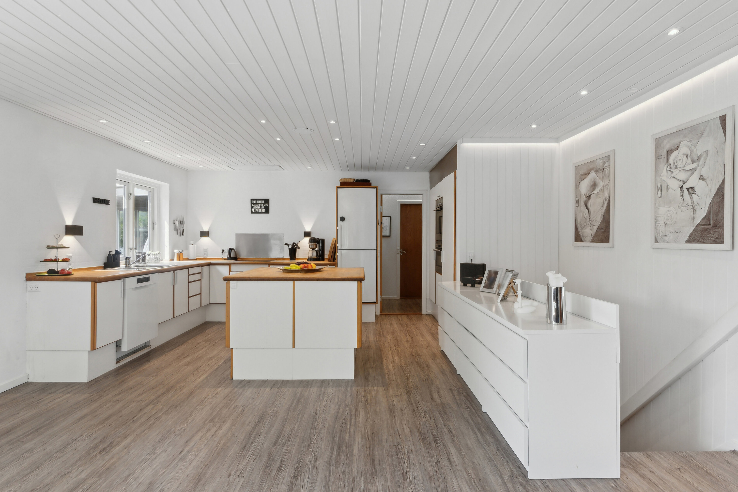 Fremhævet køkken billede i fuldskærmstilstand. Billede af Frejasvej 9, 9870 Sindal