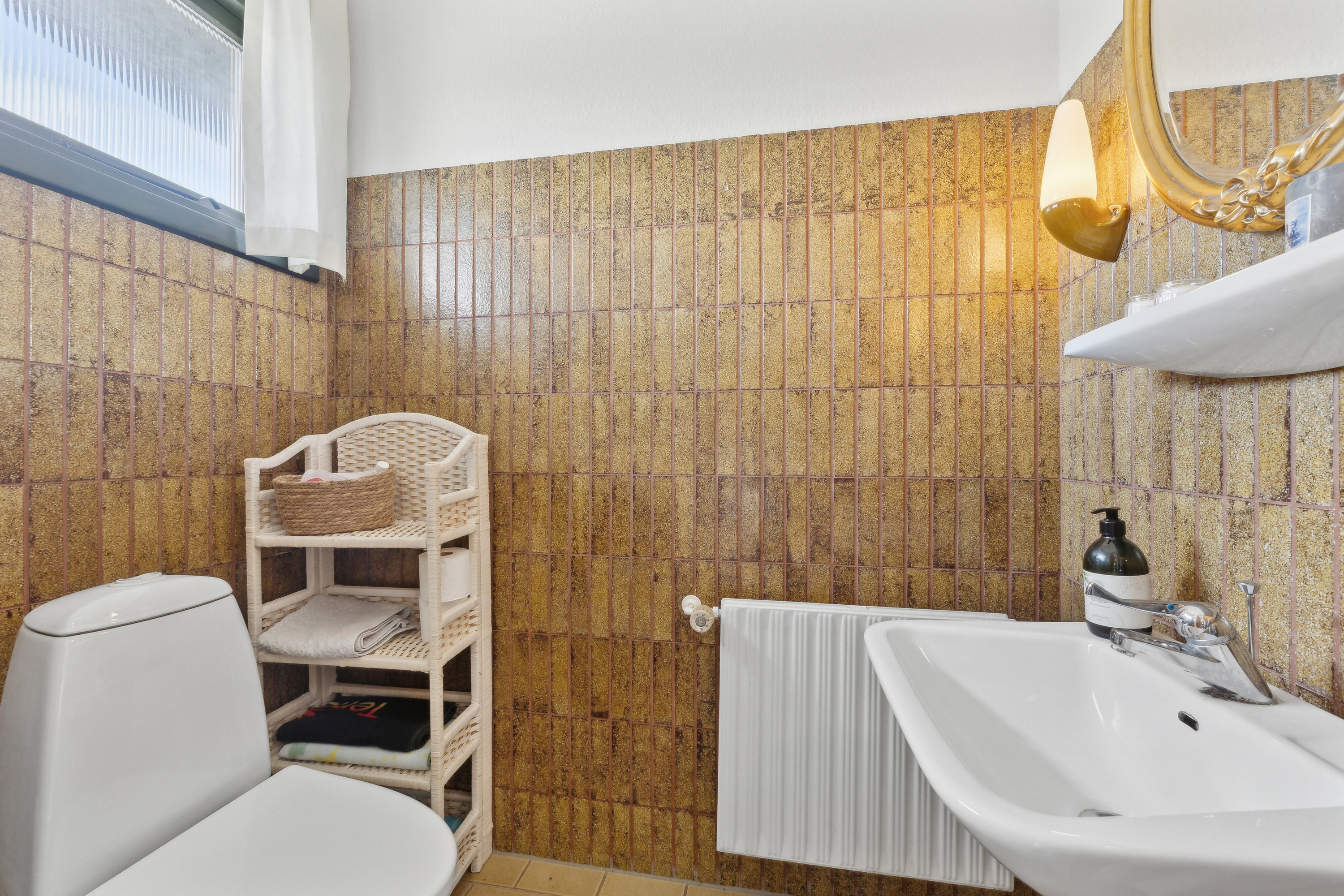 Fremhævet toilet billede i fuldskærmstilstand. Billede af Frejasvej 9, 9870 Sindal