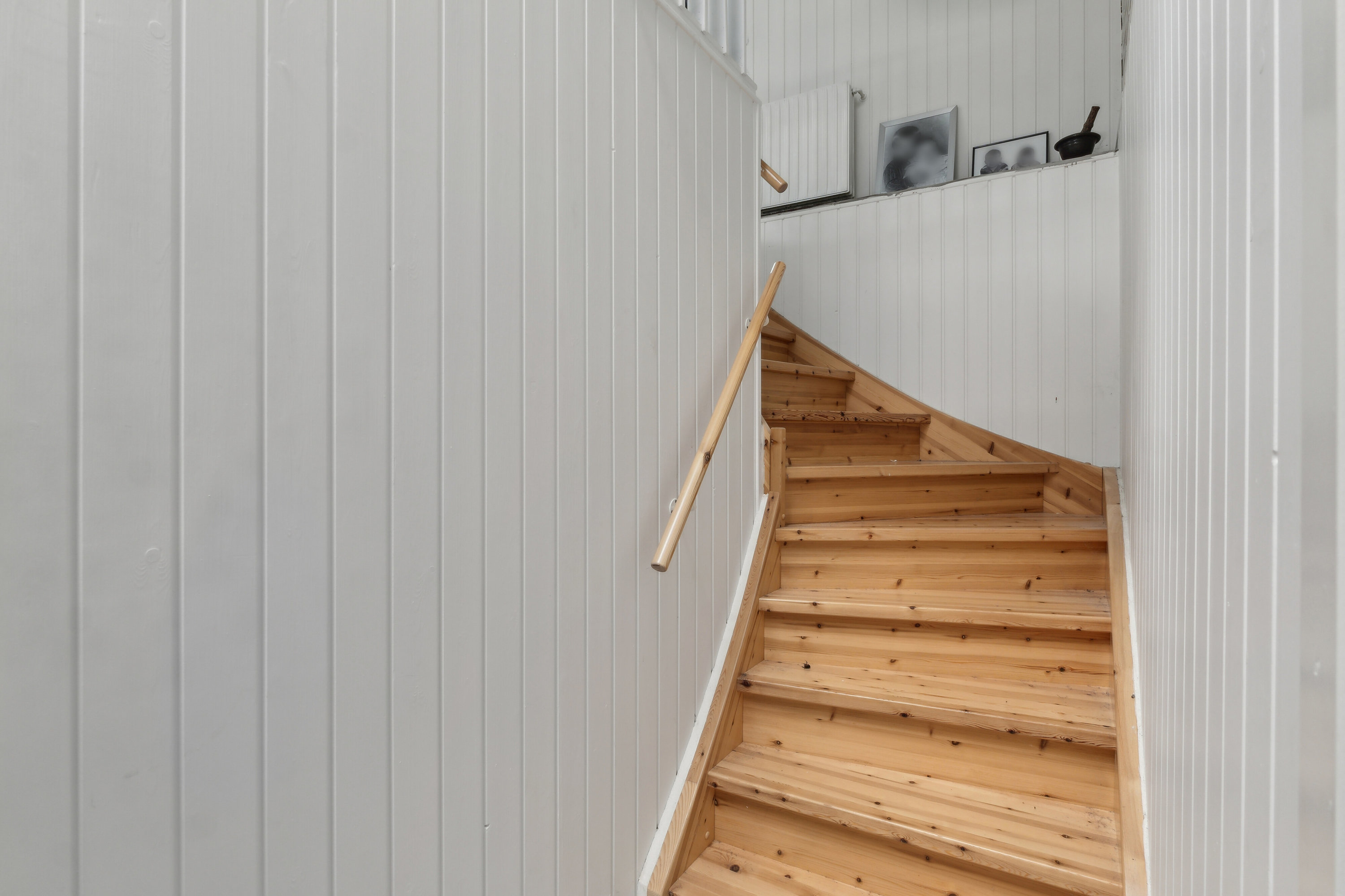 Fremhævet trappe billede i fuldskærmstilstand. Billede af Frejasvej 9, 9870 Sindal