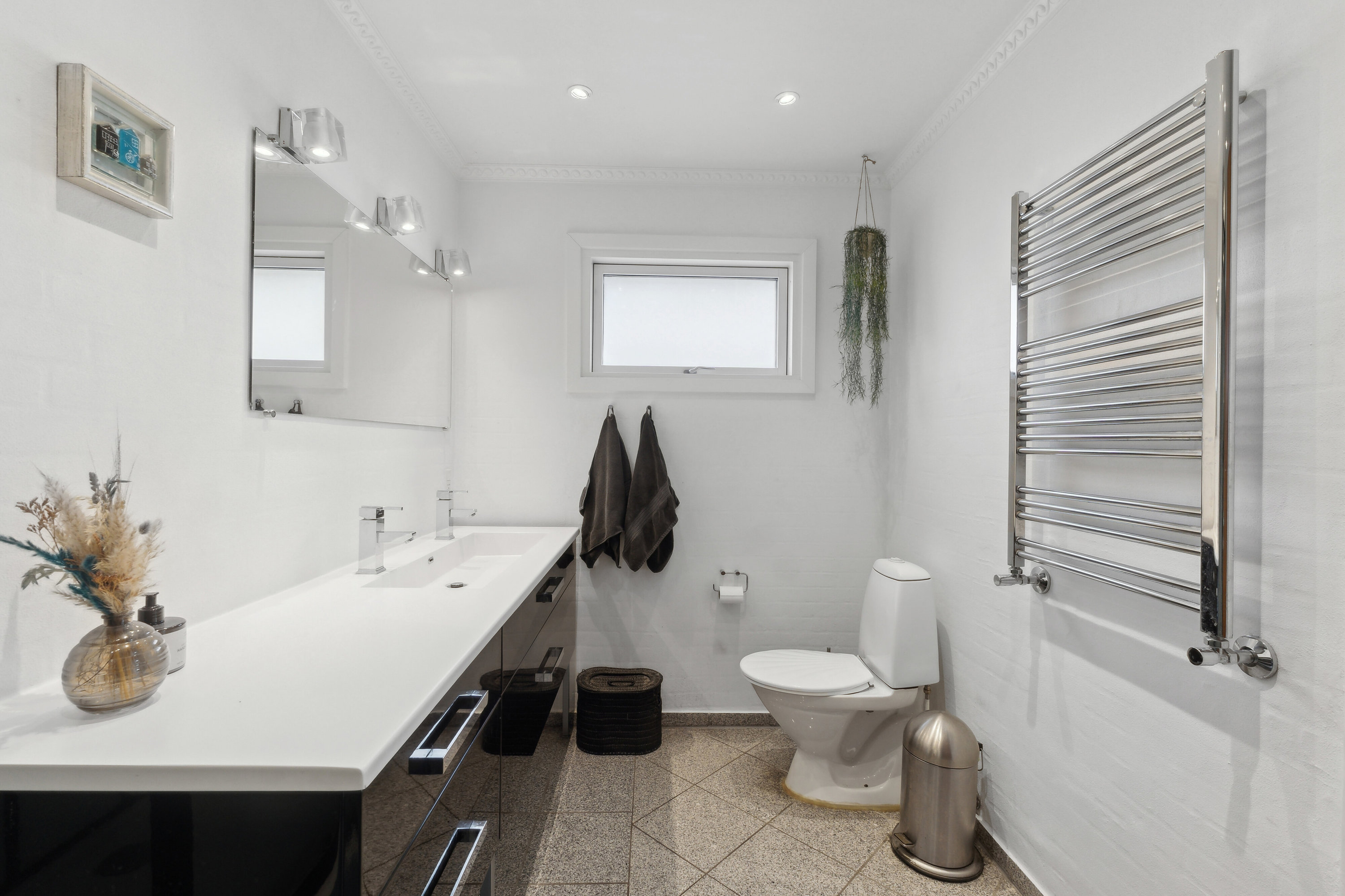 Fremhævet badeværelse billede i fuldskærmstilstand. Billede af Frejasvej 9, 9870 Sindal