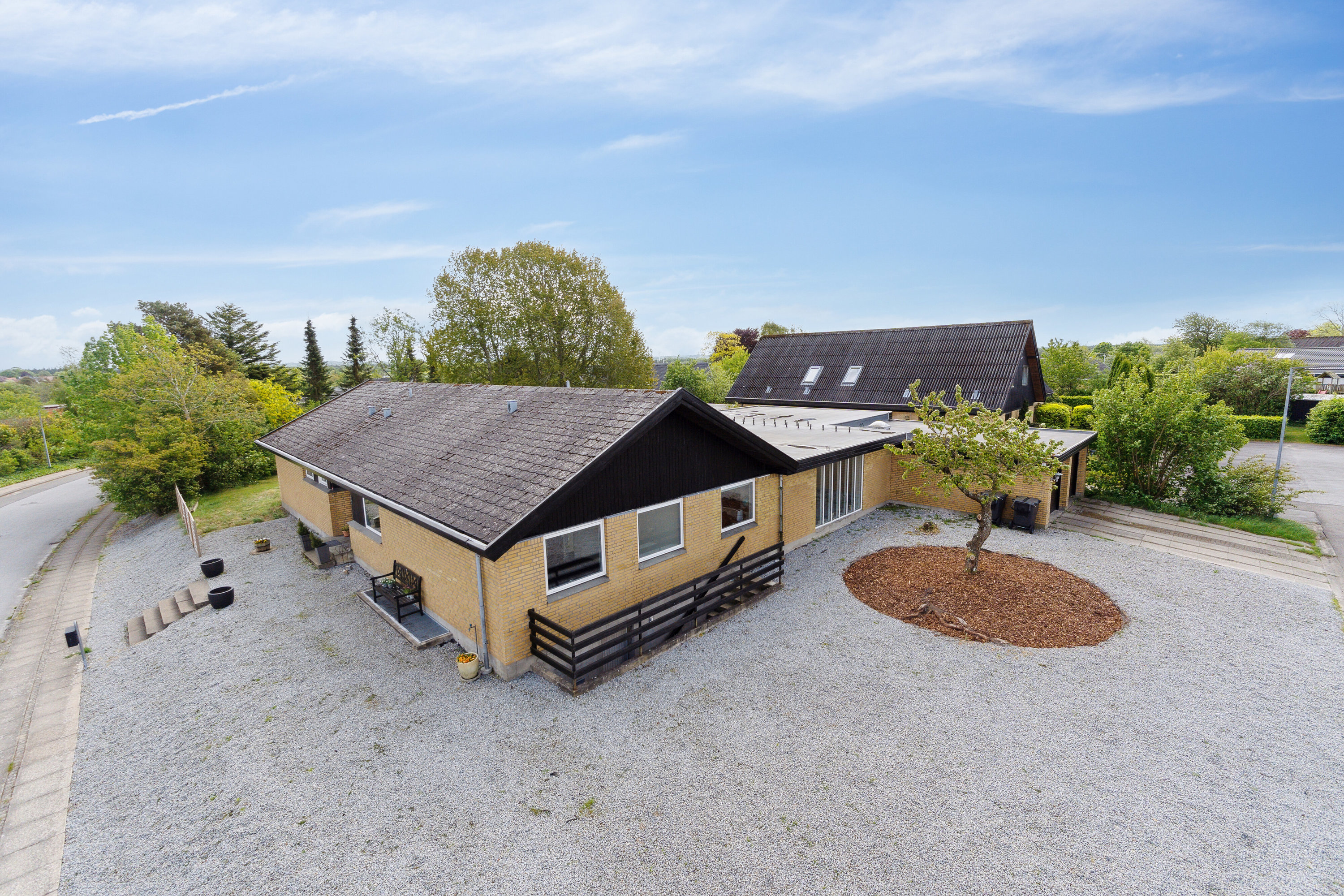 Fremhævet set fra vejen billede i fuldskærmstilstand. Billede af Frejasvej 9, 9870 Sindal