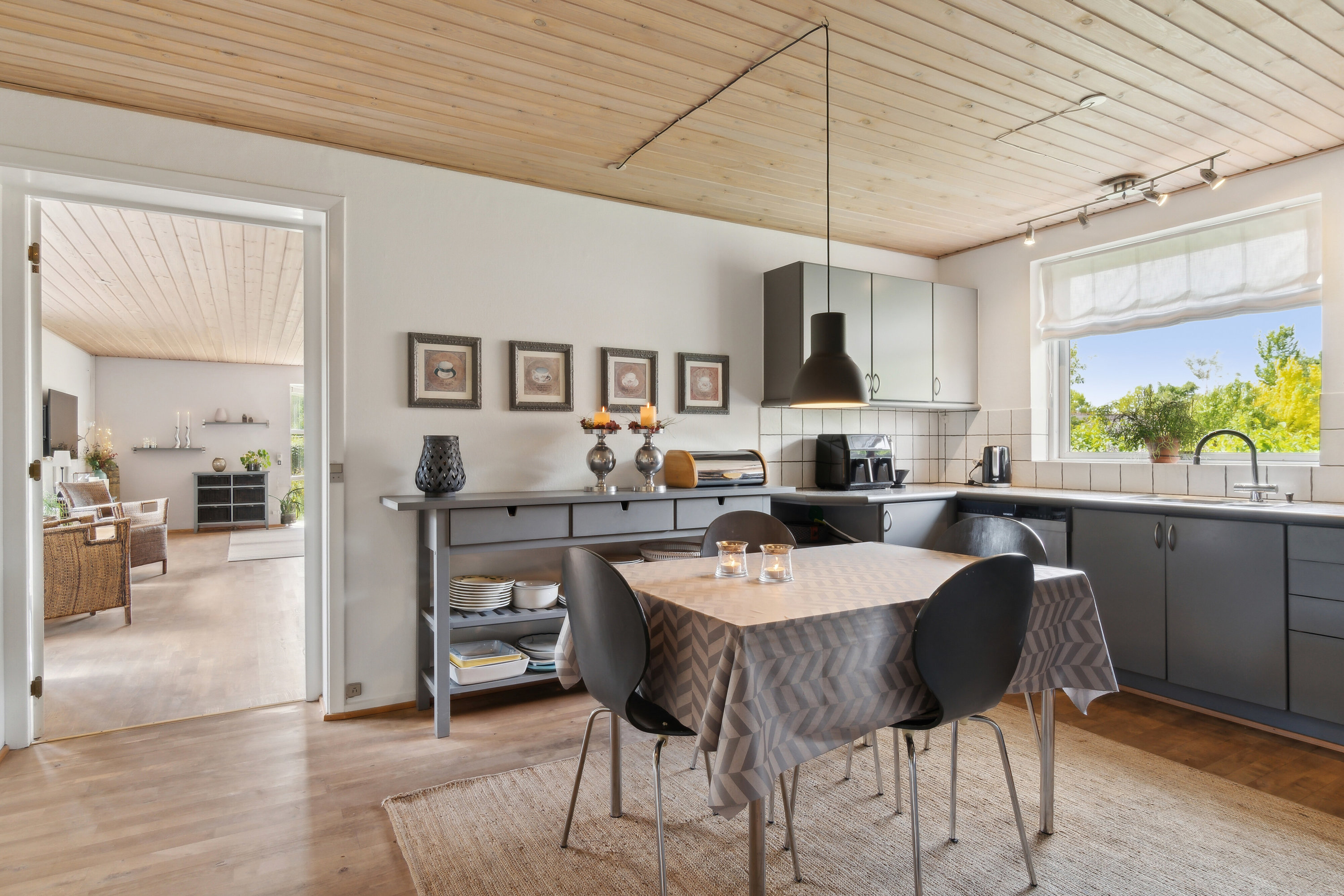 Fremhævet køkken billede i fuldskærmstilstand. Billede af Bøge Alle 7, 7430 Ikast