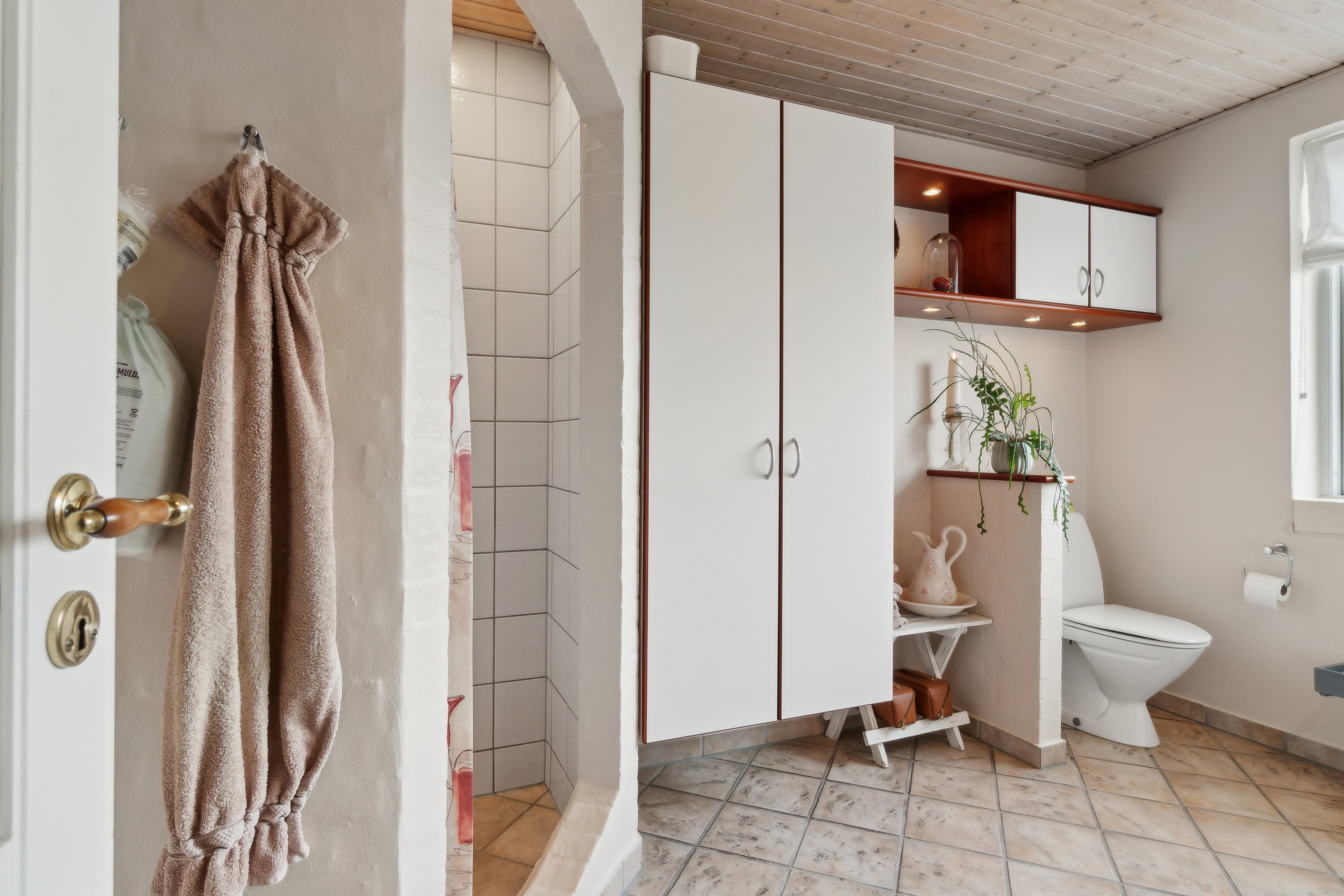 Fremhævet badeværelse billede i fuldskærmstilstand. Billede af Bøge Alle 7, 7430 Ikast