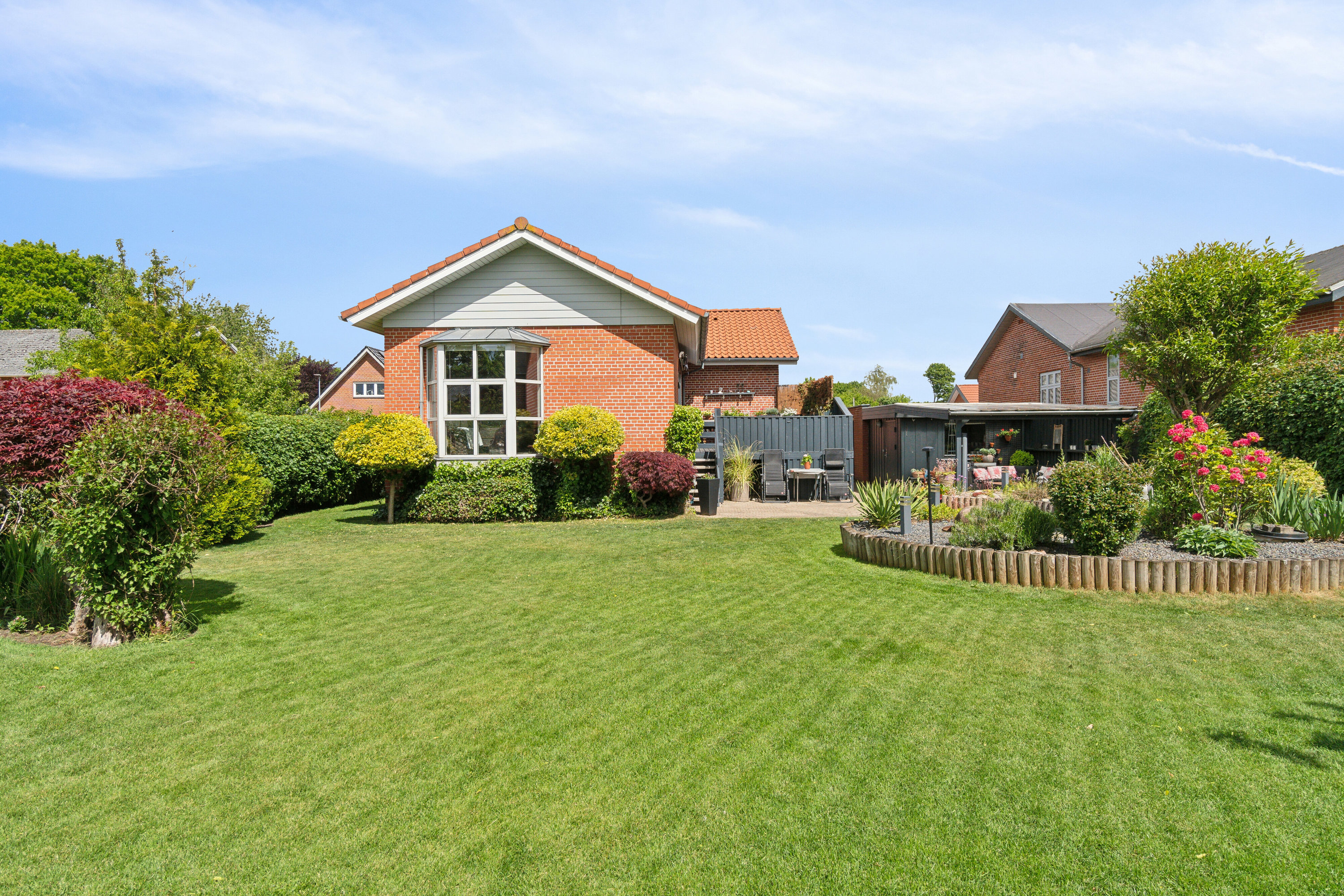 Fremhævet set fra haven billede i fuldskærmstilstand. Billede af Bøge Alle 7, 7430 Ikast