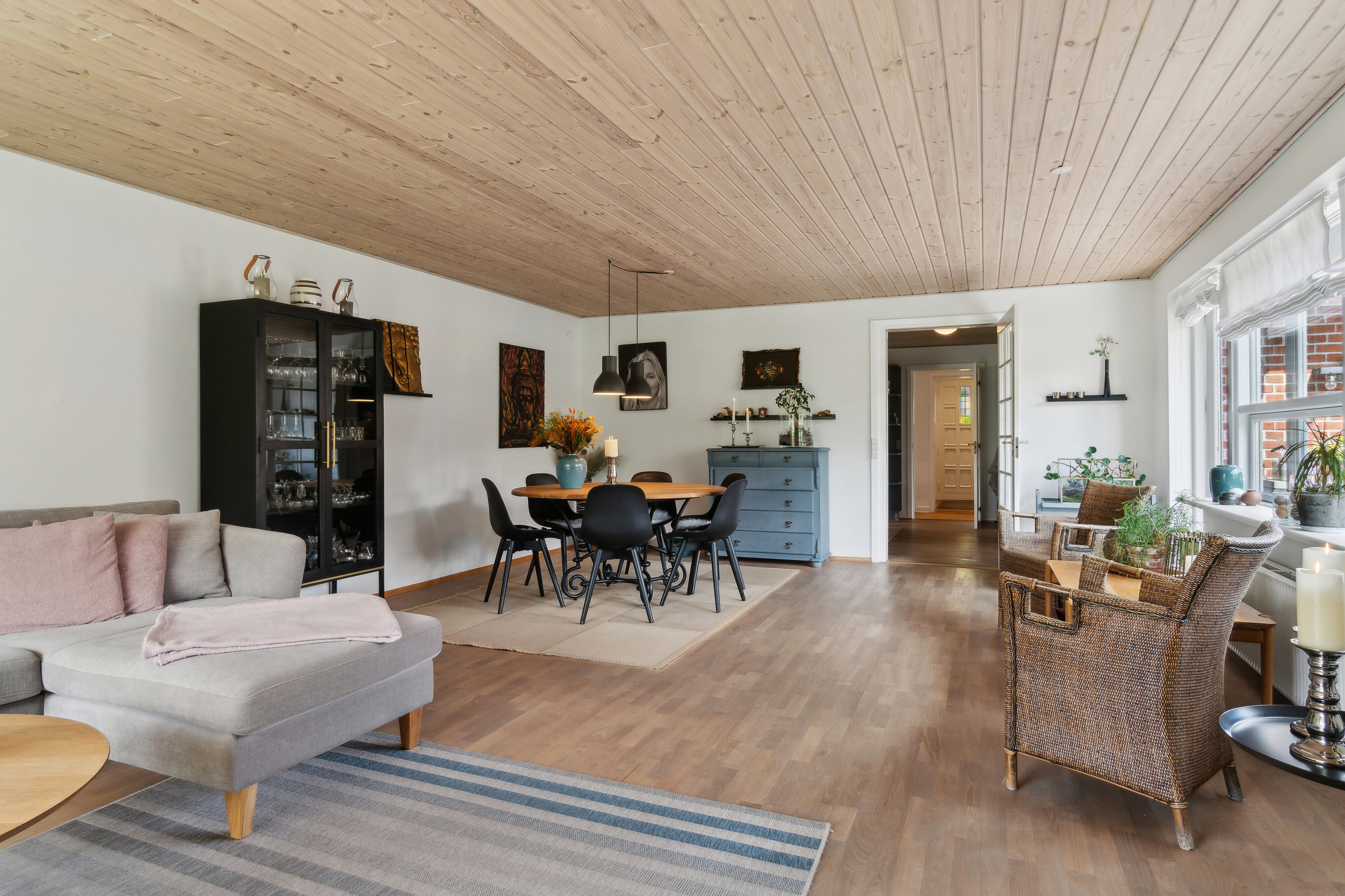 Fremhævet stue billede i fuldskærmstilstand. Billede af Bøge Alle 7, 7430 Ikast