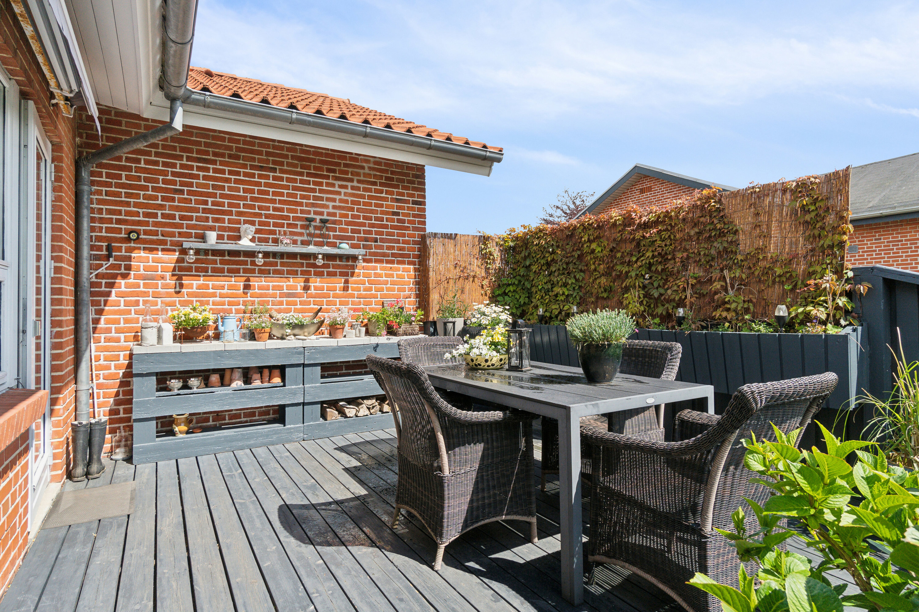 Fremhævet terrasse billede i fuldskærmstilstand. Billede af Bøge Alle 7, 7430 Ikast