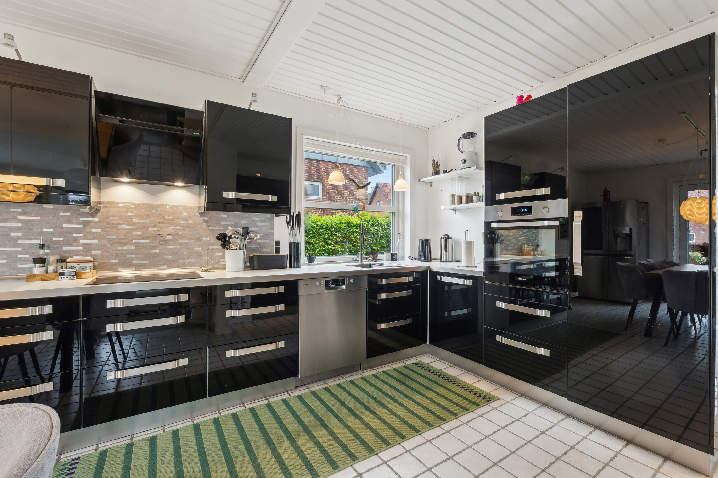 Fremhævet køkken billede i fuldskærmstilstand. Billede af Mølmarksvej 178, 5700 Svendborg