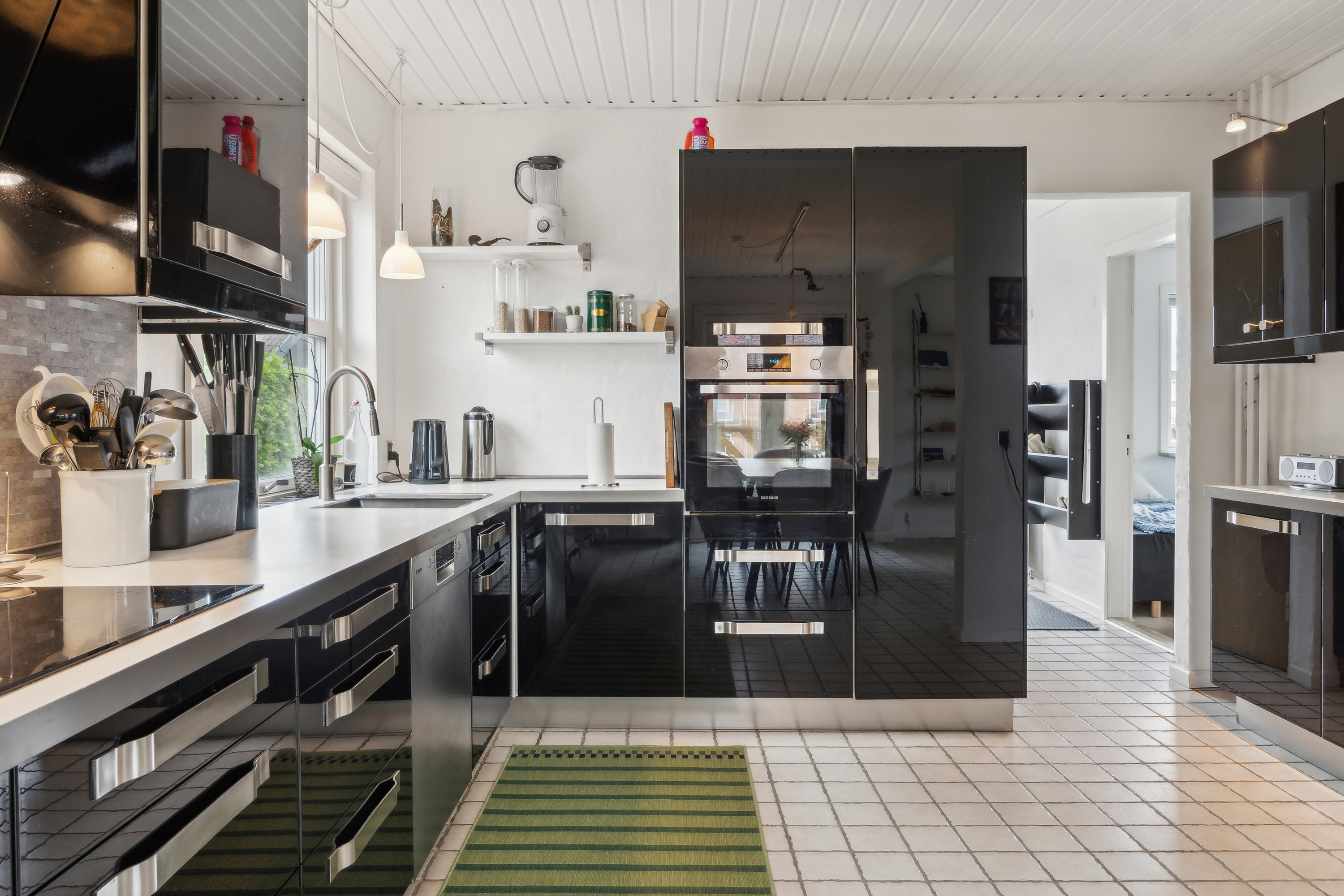 Fremhævet køkken billede i fuldskærmstilstand. Billede af Mølmarksvej 178, 5700 Svendborg