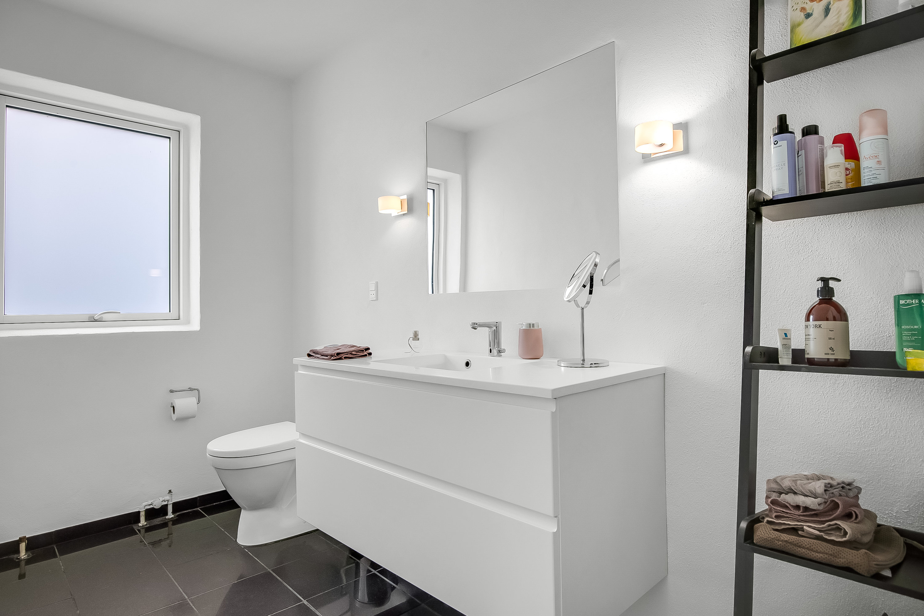 Fremhævet toilet billede i fuldskærmstilstand. Billede af Trapholtparken 26, Strandhuse, 6000 Kolding