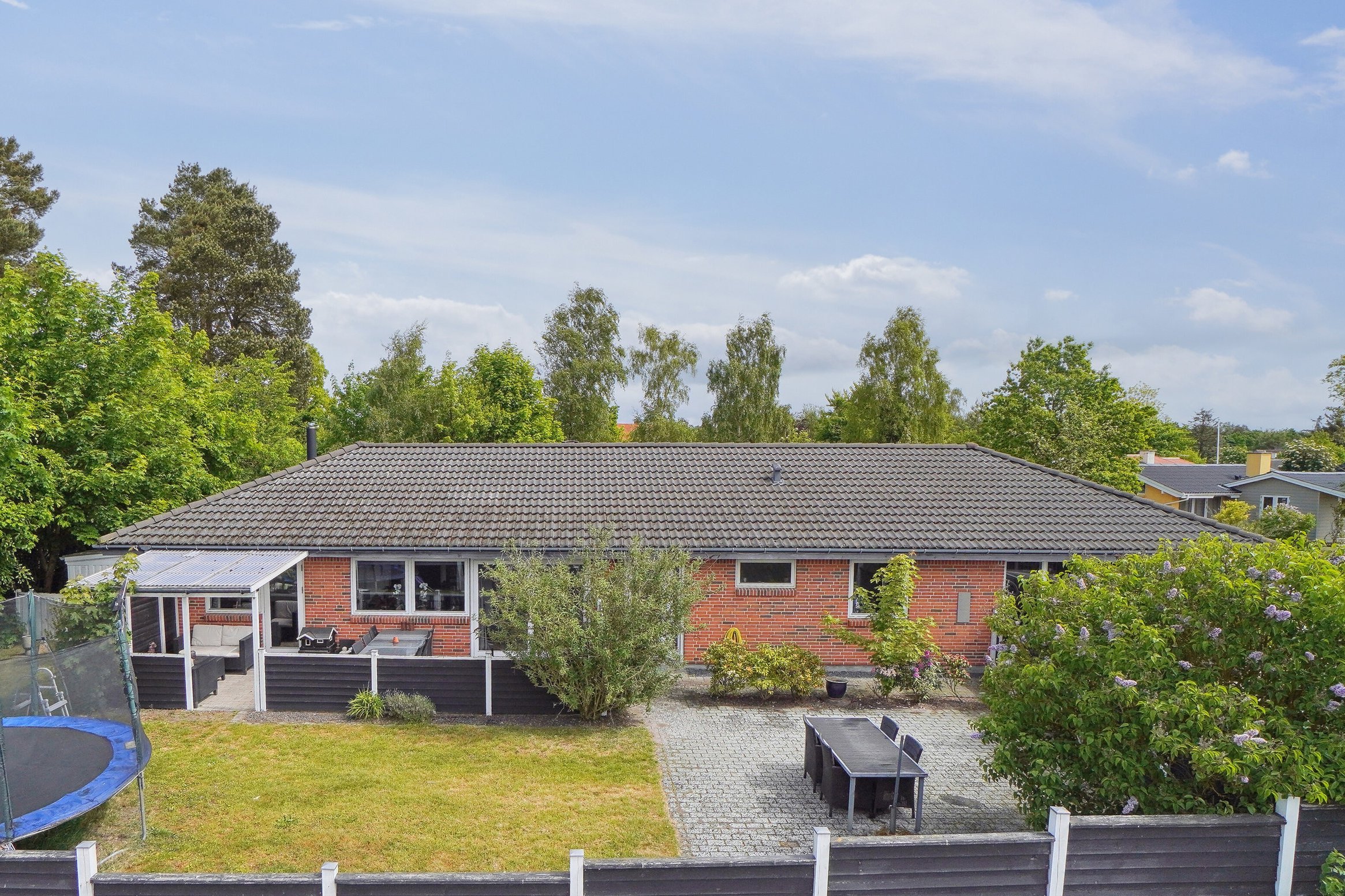 Fremhævet set fra haven billede i fuldskærmstilstand. Billede af Brødemosevej 84B, Asserbo, 3300 Frederiksværk