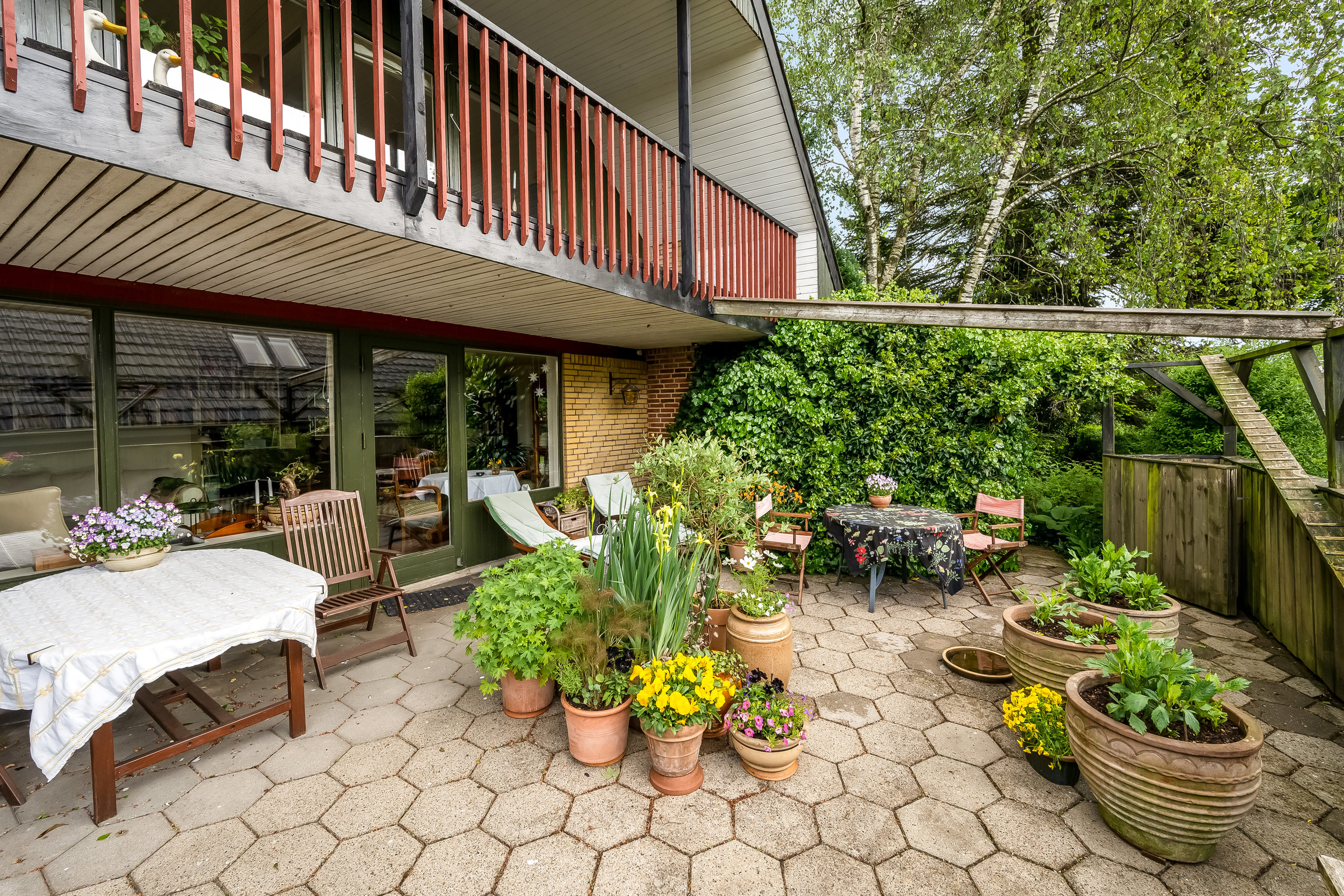 Fremhævet terrasse billede i fuldskærmstilstand. Billede af Liljealle 13, 6920 Videbæk