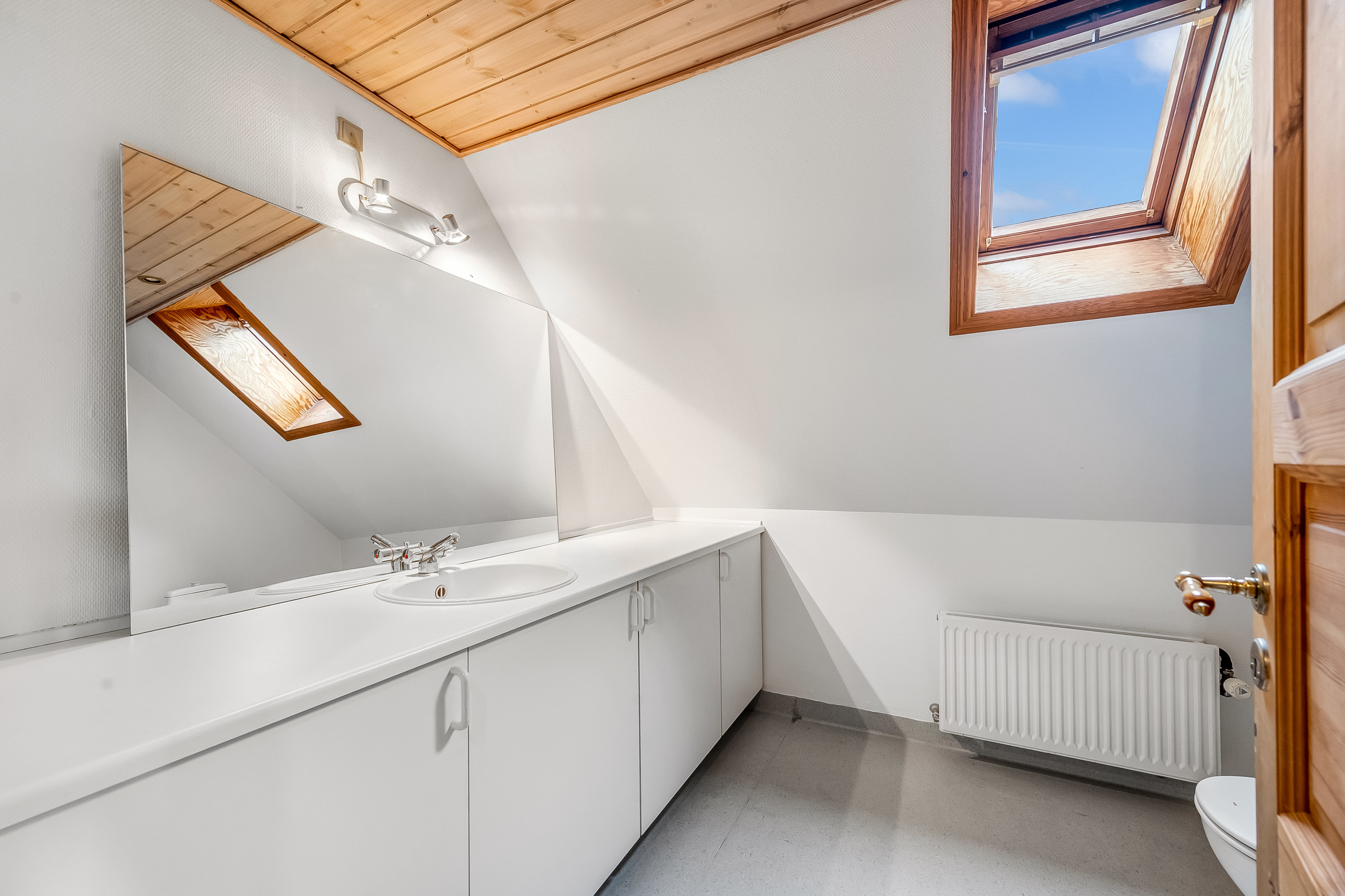 Fremhævet badeværelse billede i fuldskærmstilstand. Billede af Hovedgaden 27, 6971 Spjald