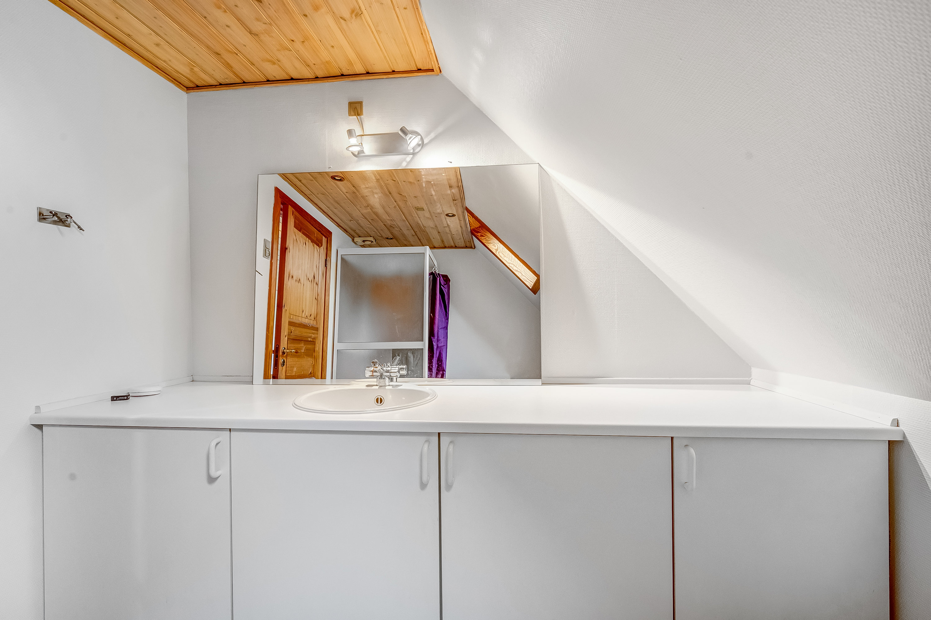 Fremhævet badeværelse  billede i fuldskærmstilstand. Billede af Hovedgaden 27, 6971 Spjald