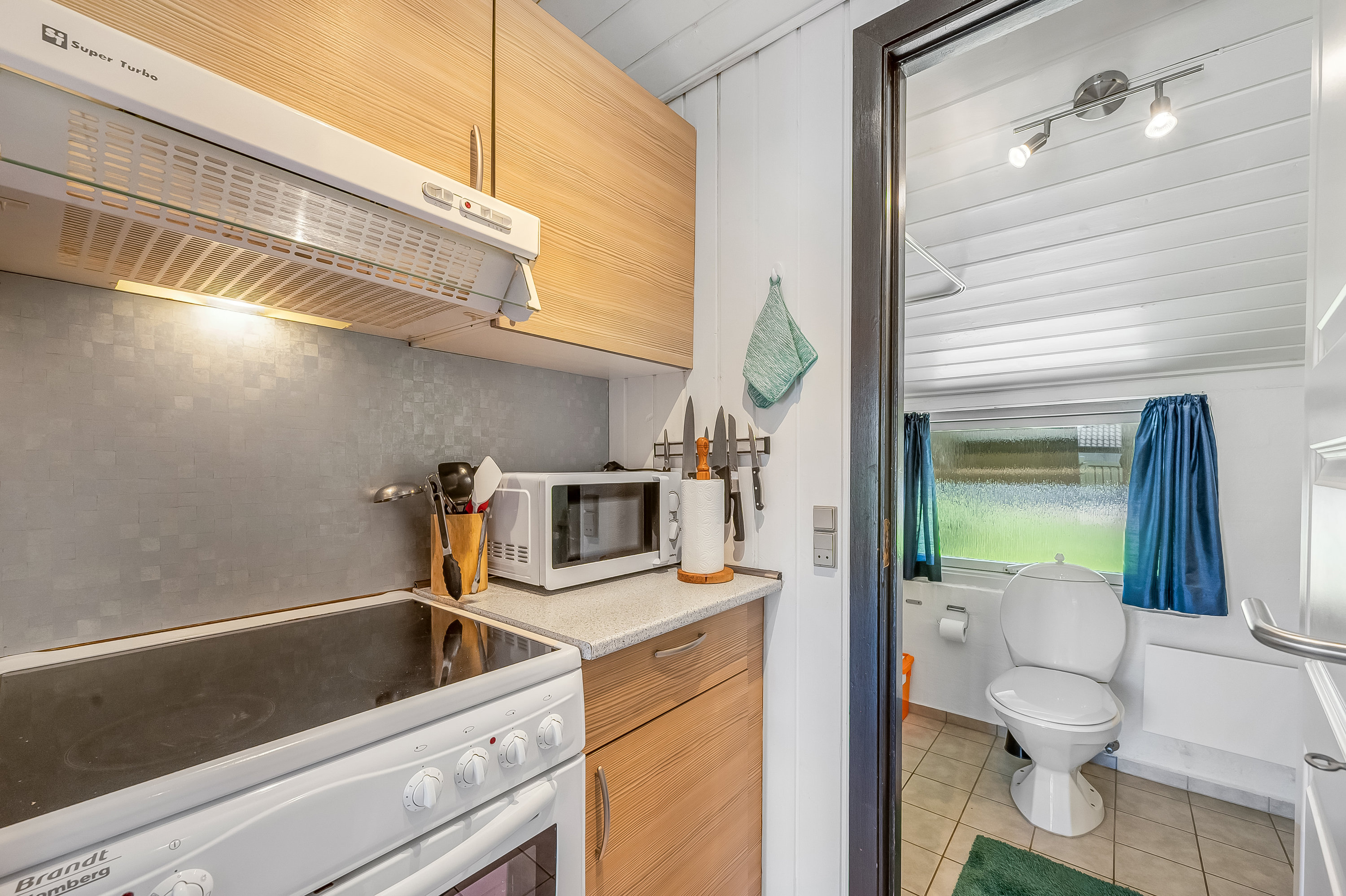 Fremhævet køkken billede i fuldskærmstilstand. Billede af Vester Fælled 90 (C1), Bork Havn, 6893 Hemmet