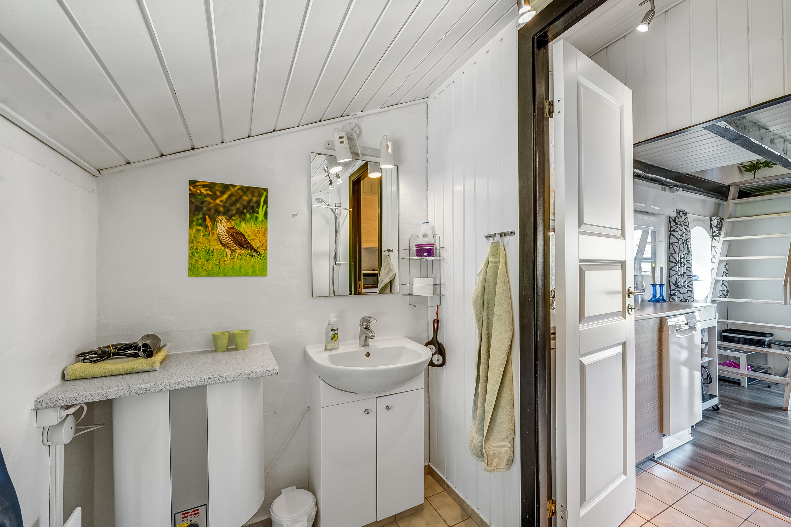 Fremhævet badeværelse billede i fuldskærmstilstand. Billede af Vester Fælled 90 (C1), Bork Havn, 6893 Hemmet