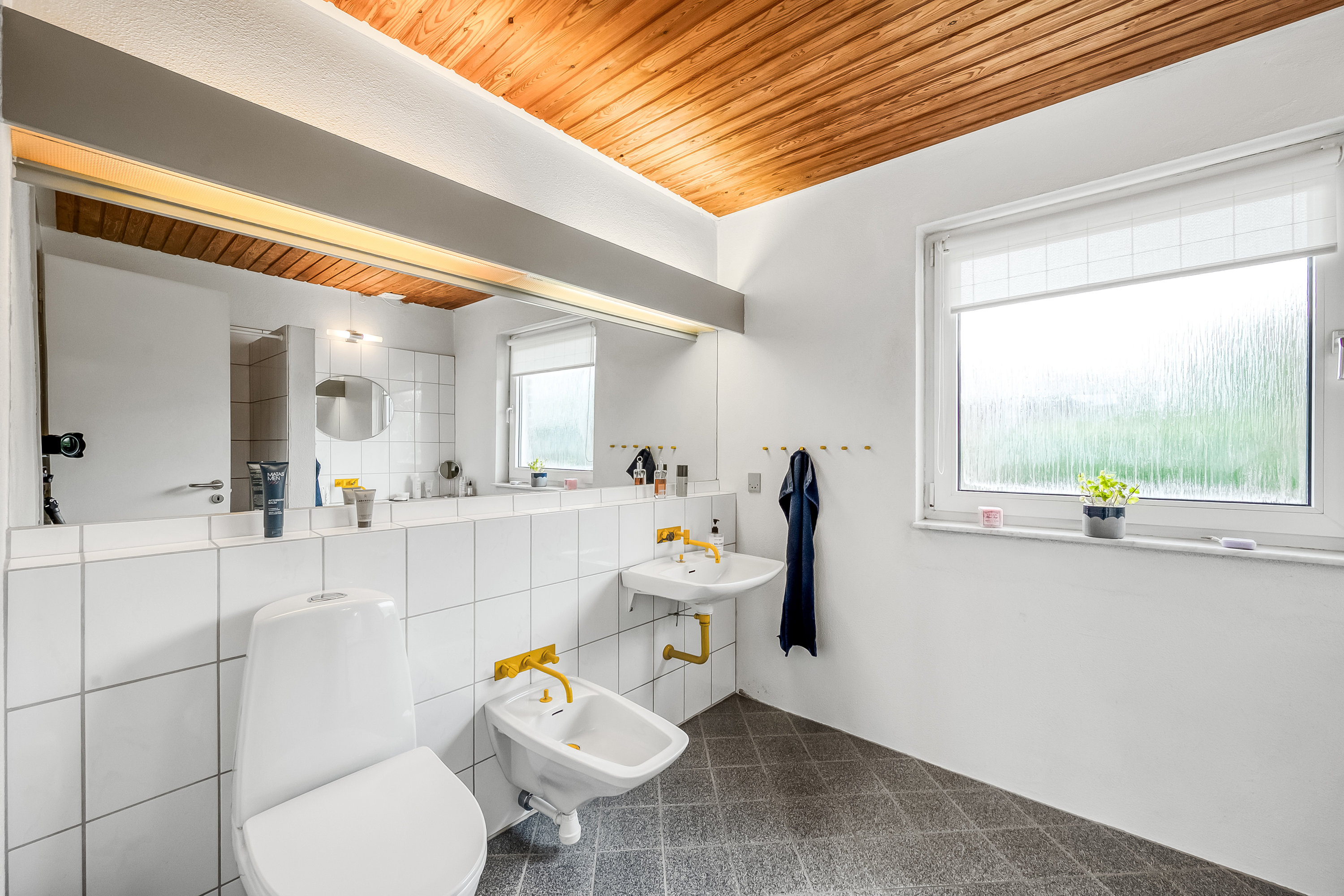 Fremhævet badeværelse billede i fuldskærmstilstand. Billede af Tjørnevej 10, 6950 Ringkøbing