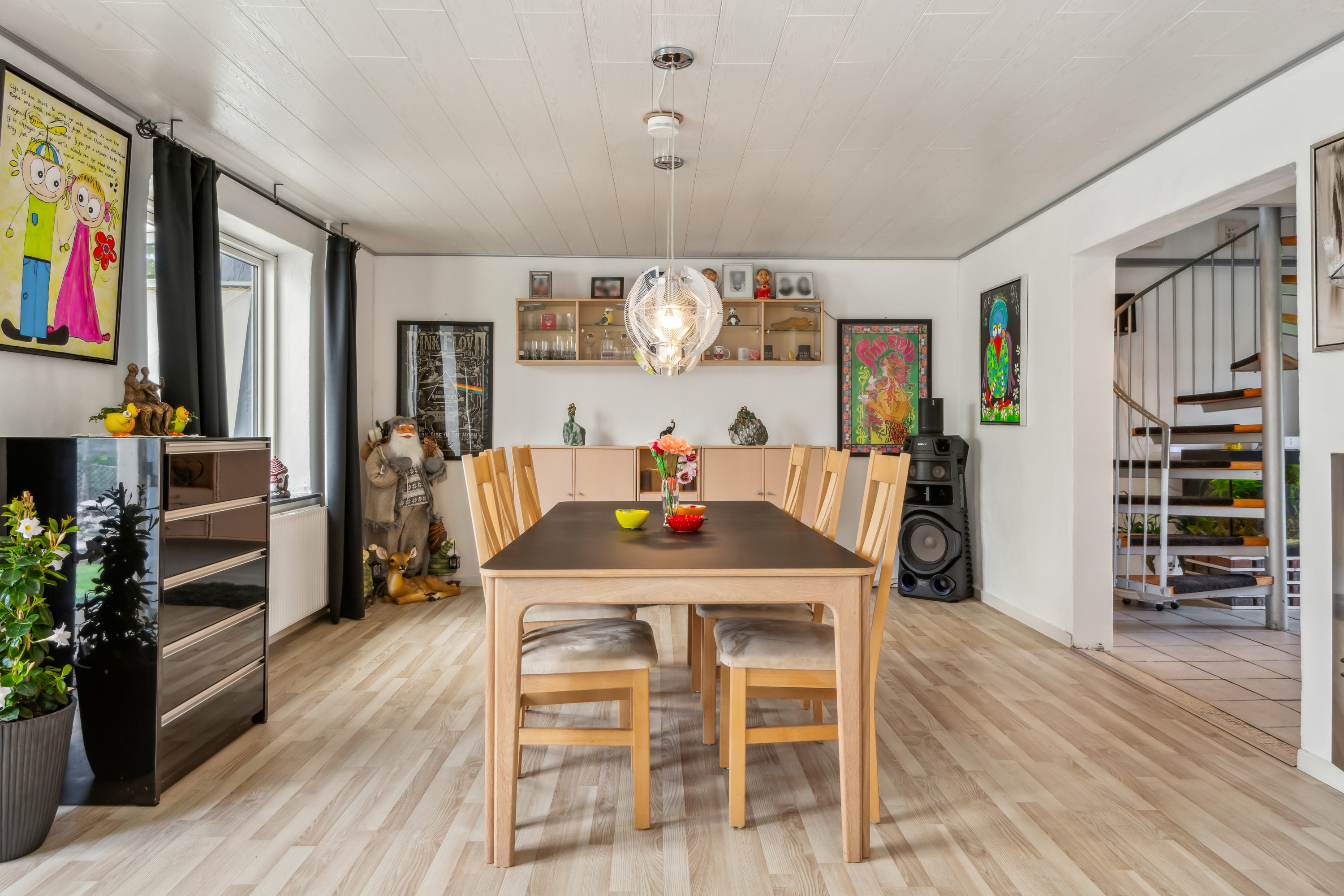 Fremhævet stue billede i fuldskærmstilstand. Billede af Vinderupvej 1, Nørre Tranders , 9220 Aalborg Øst