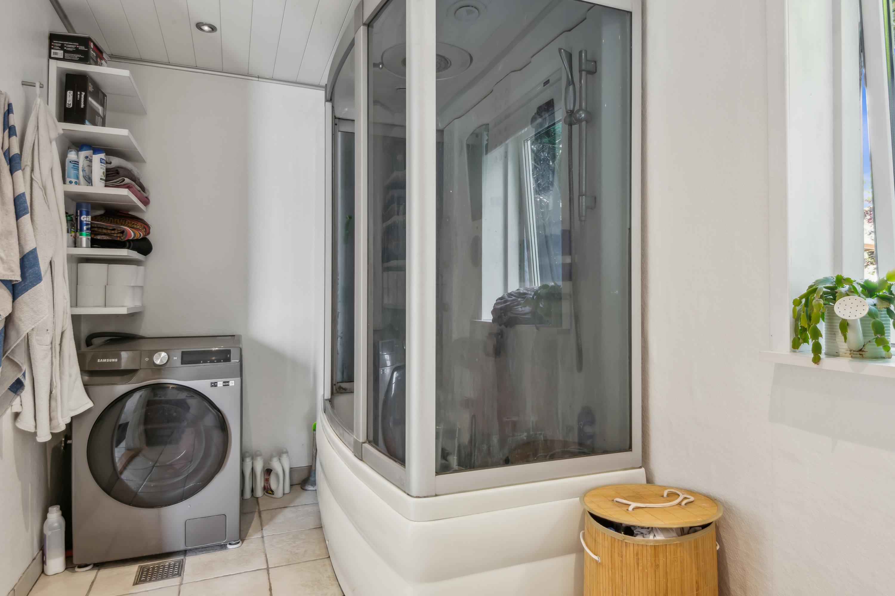 Fremhævet entré billede i fuldskærmstilstand. Billede af Vinderupvej 1, Nørre Tranders , 9220 Aalborg Øst