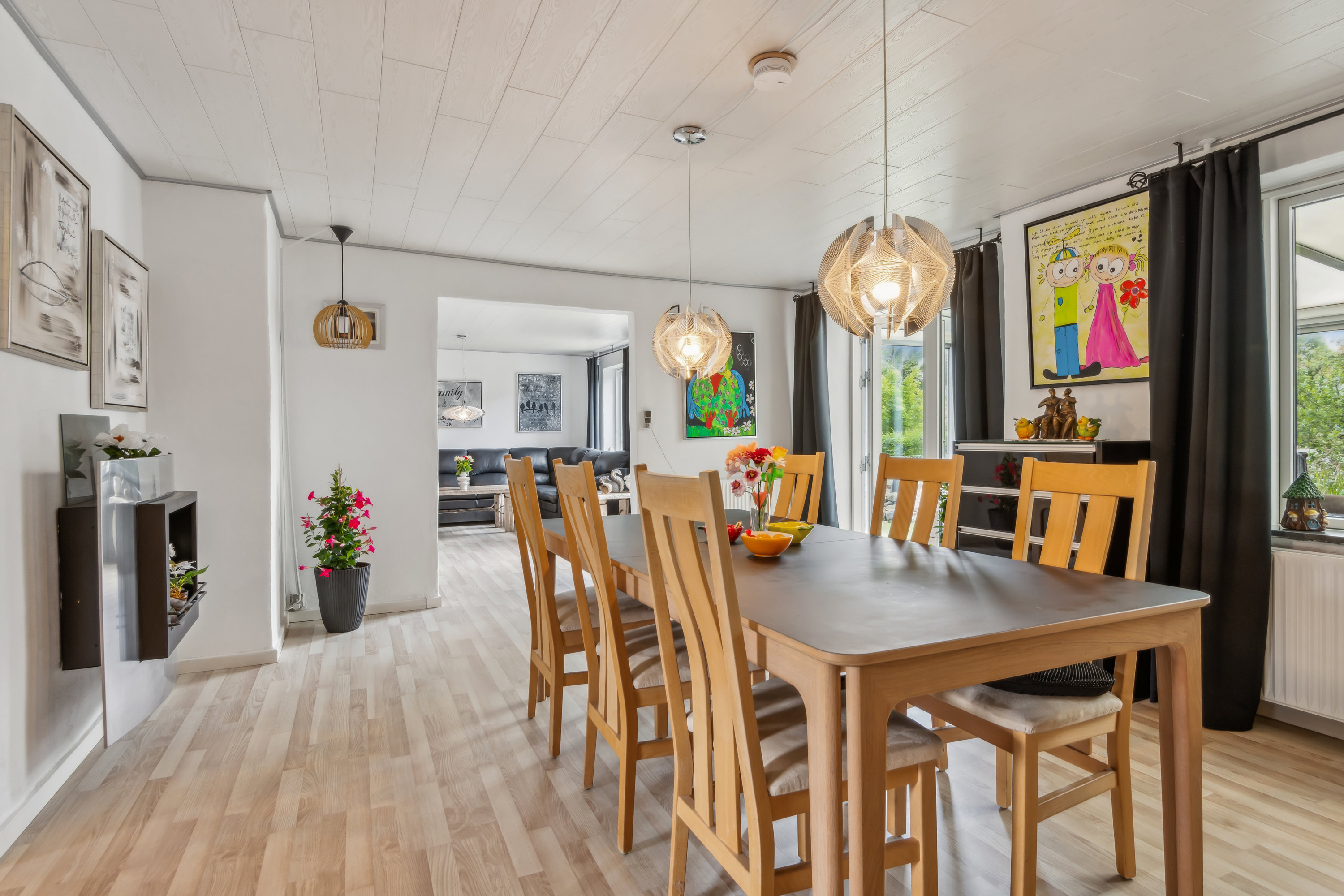 Fremhævet stue billede i fuldskærmstilstand. Billede af Vinderupvej 1, Nørre Tranders , 9220 Aalborg Øst