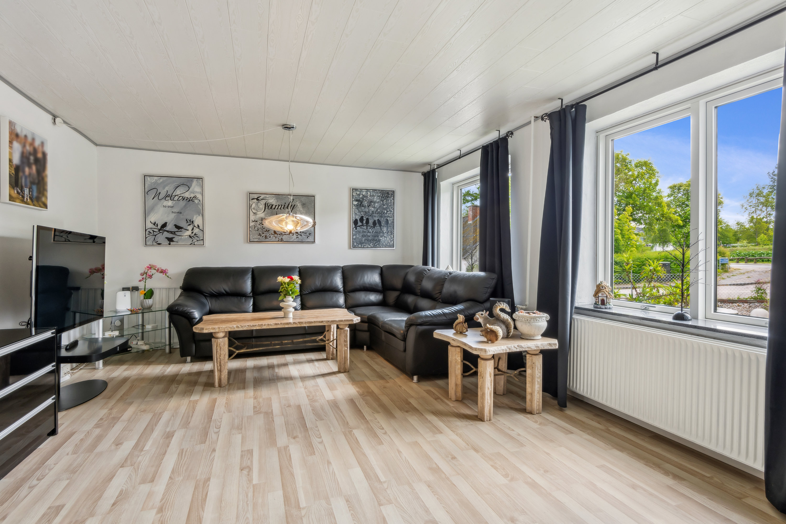 Fremhævet stue billede i fuldskærmstilstand. Billede af Vinderupvej 1, Nørre Tranders , 9220 Aalborg Øst