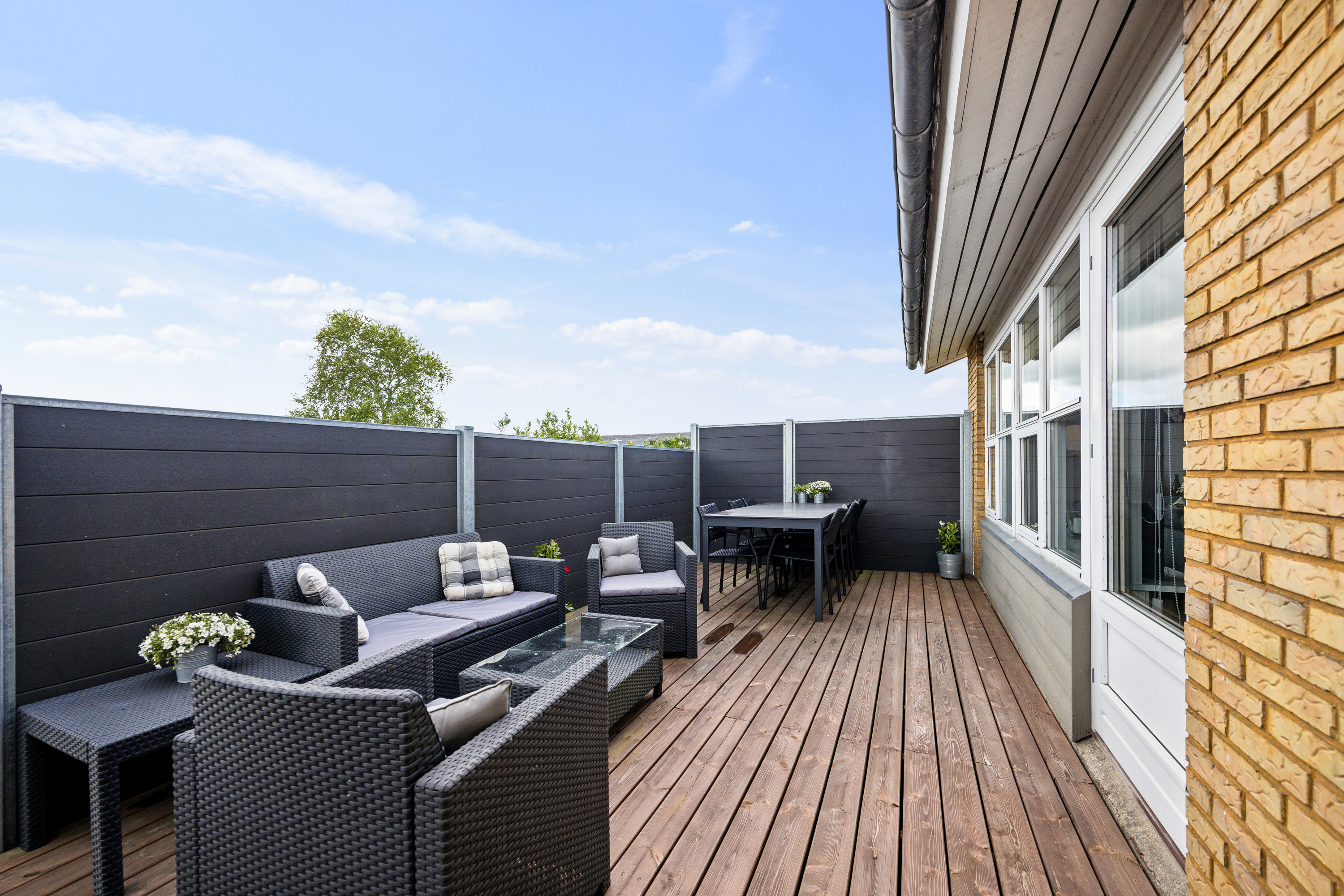 Fremhævet terrasse billede i fuldskærmstilstand. Billede af Bakkelyvej 9, 9380 Vestbjerg