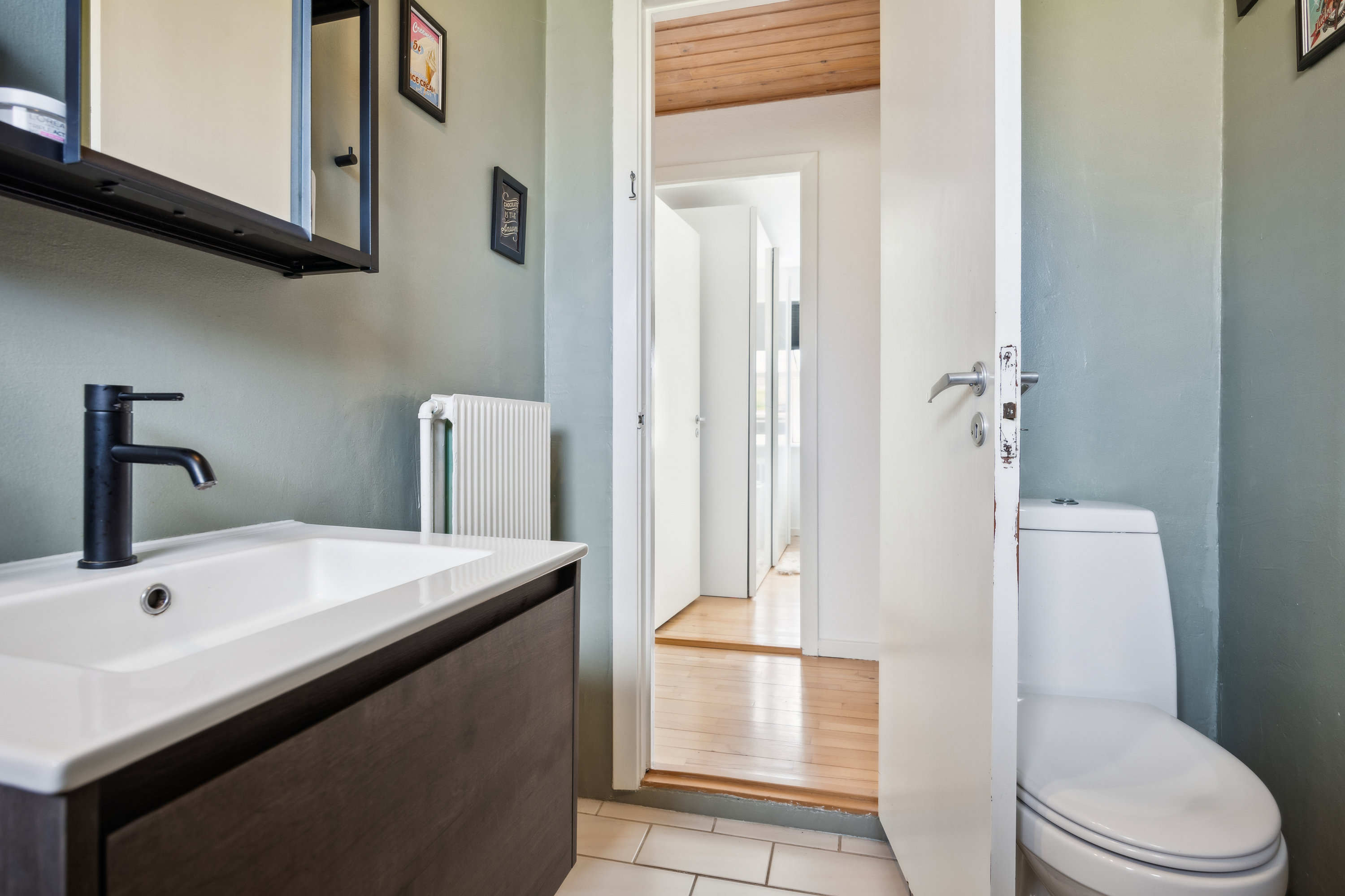 Fremhævet badeværelse billede i fuldskærmstilstand. Billede af Bakkelyvej 9, 9380 Vestbjerg