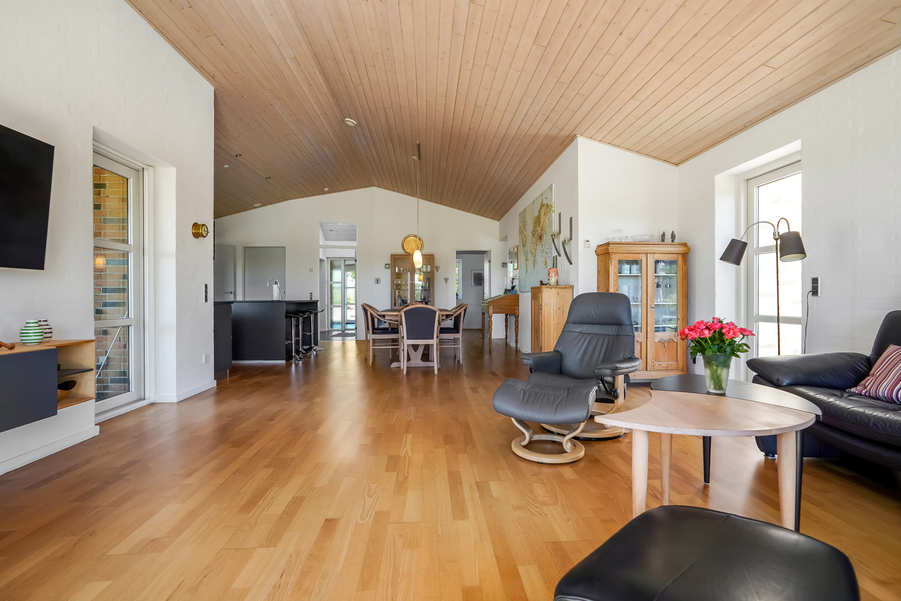 Fremhævet stue billede i fuldskærmstilstand. Billede af Kærvejen 47, 7171 Uldum