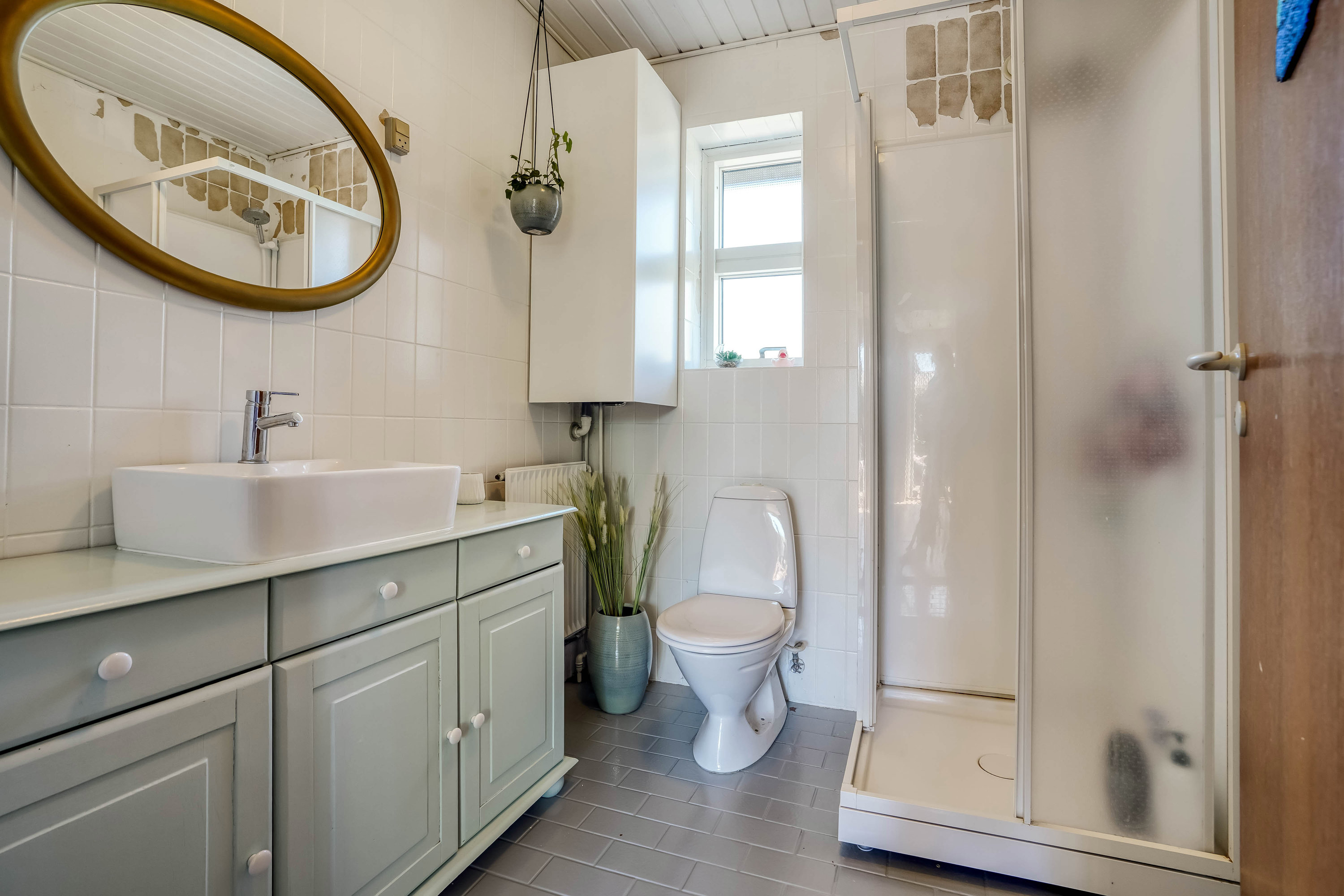 Fremhævet badeværelse billede i fuldskærmstilstand. Billede af Warthoesvej 25, 8740 Brædstrup