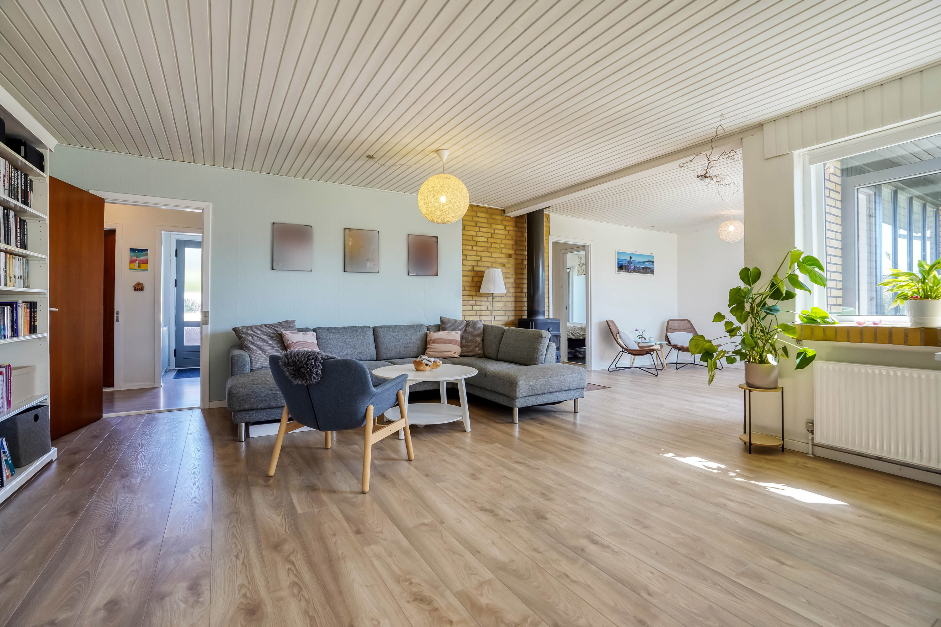 Fremhævet stue billede i fuldskærmstilstand. Billede af Warthoesvej 25, 8740 Brædstrup