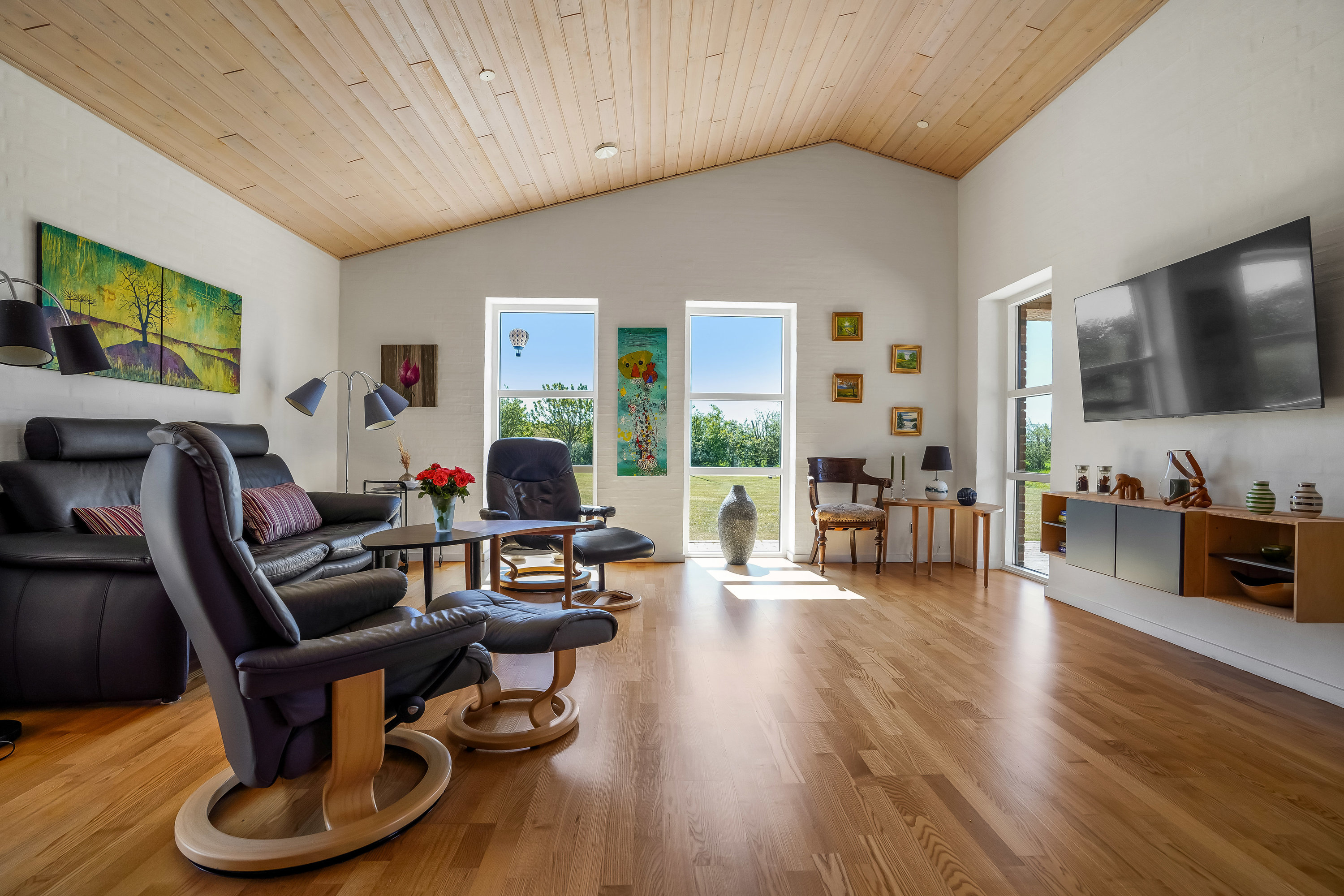 Fremhævet stue billede i fuldskærmstilstand. Billede af Kærvejen 47, 7171 Uldum