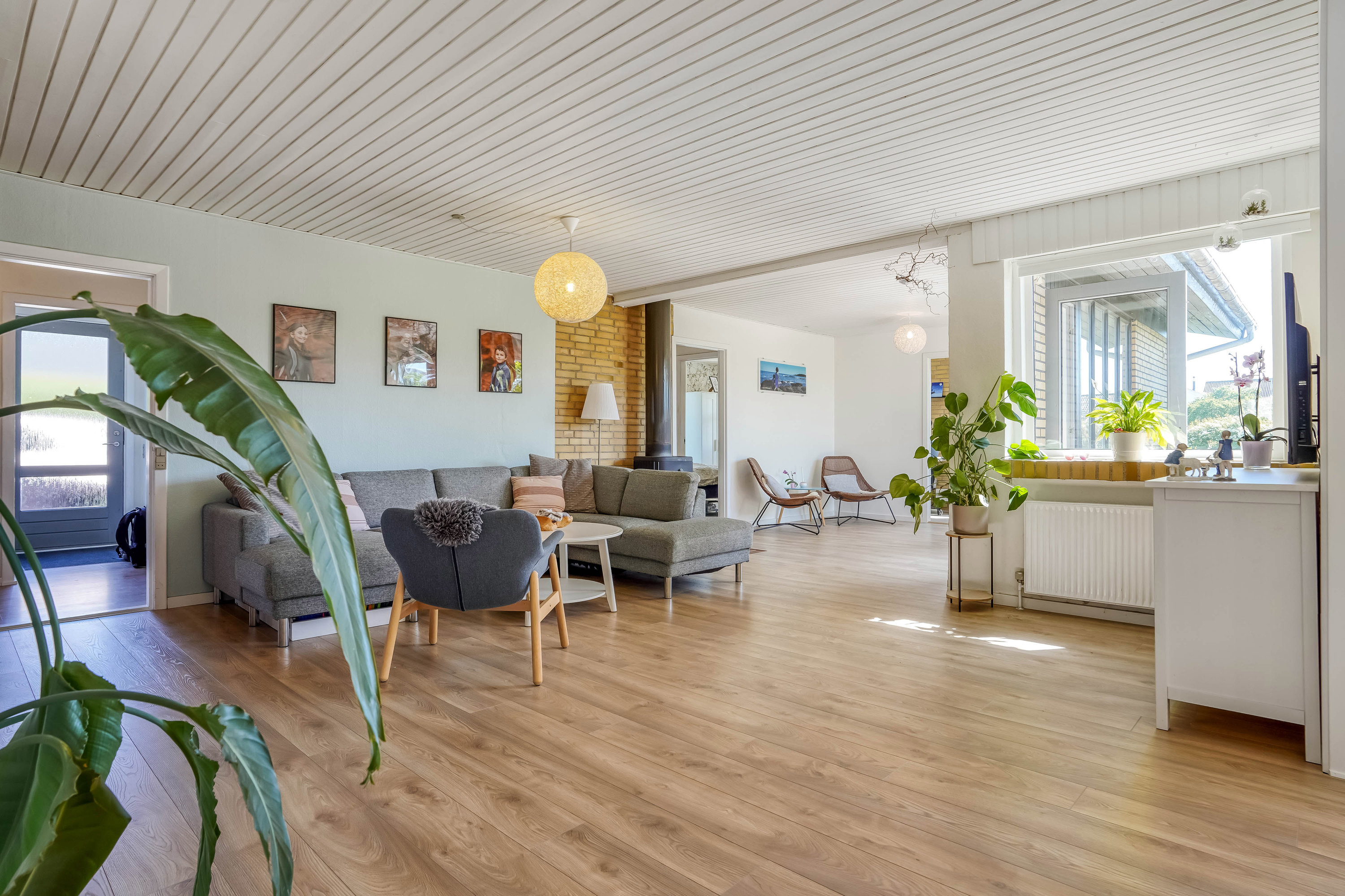 Fremhævet stue billede i fuldskærmstilstand. Billede af Warthoesvej 25, 8740 Brædstrup