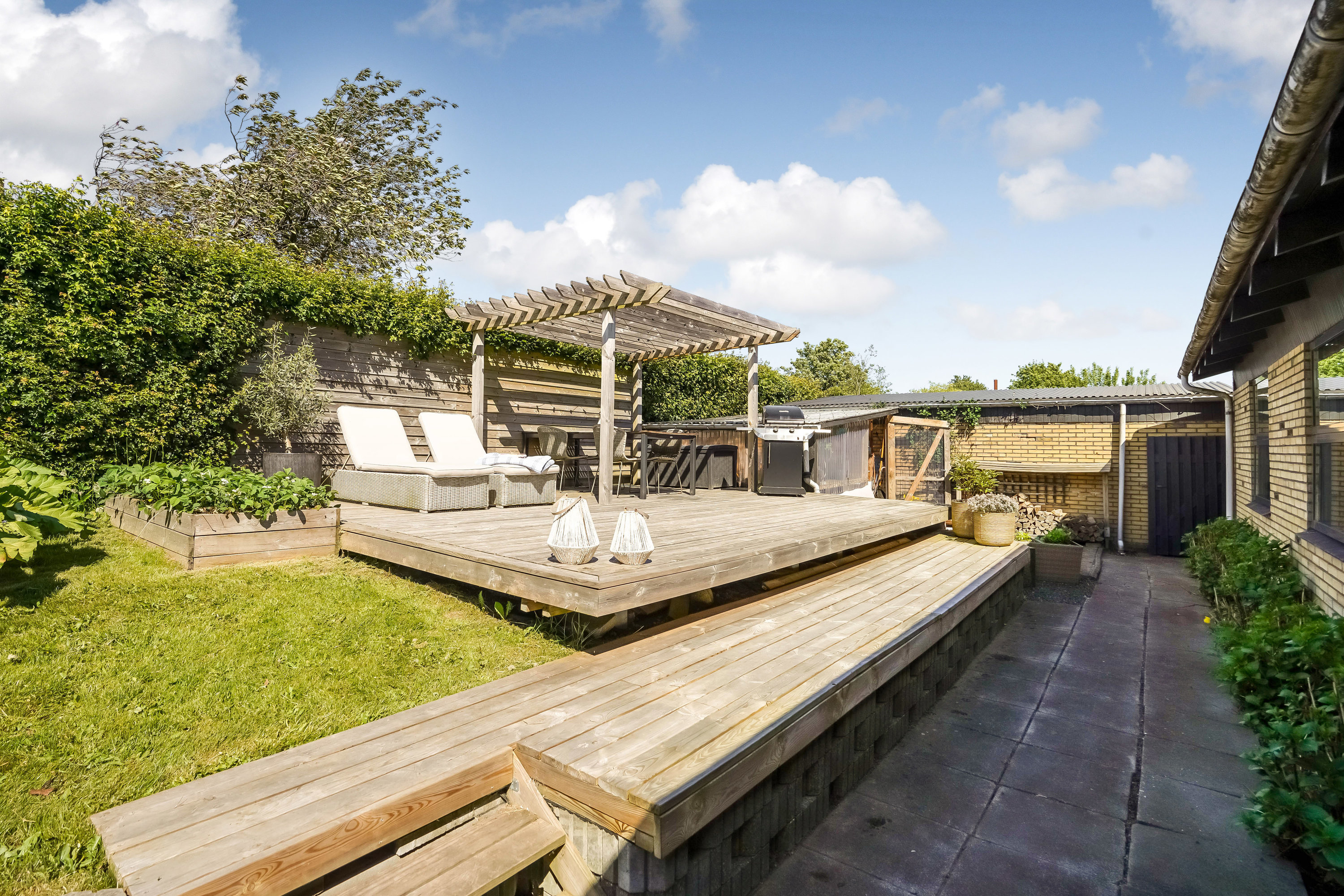 Fremhævet terrasse billede i fuldskærmstilstand. Billede af Warthoesvej 25, 8740 Brædstrup