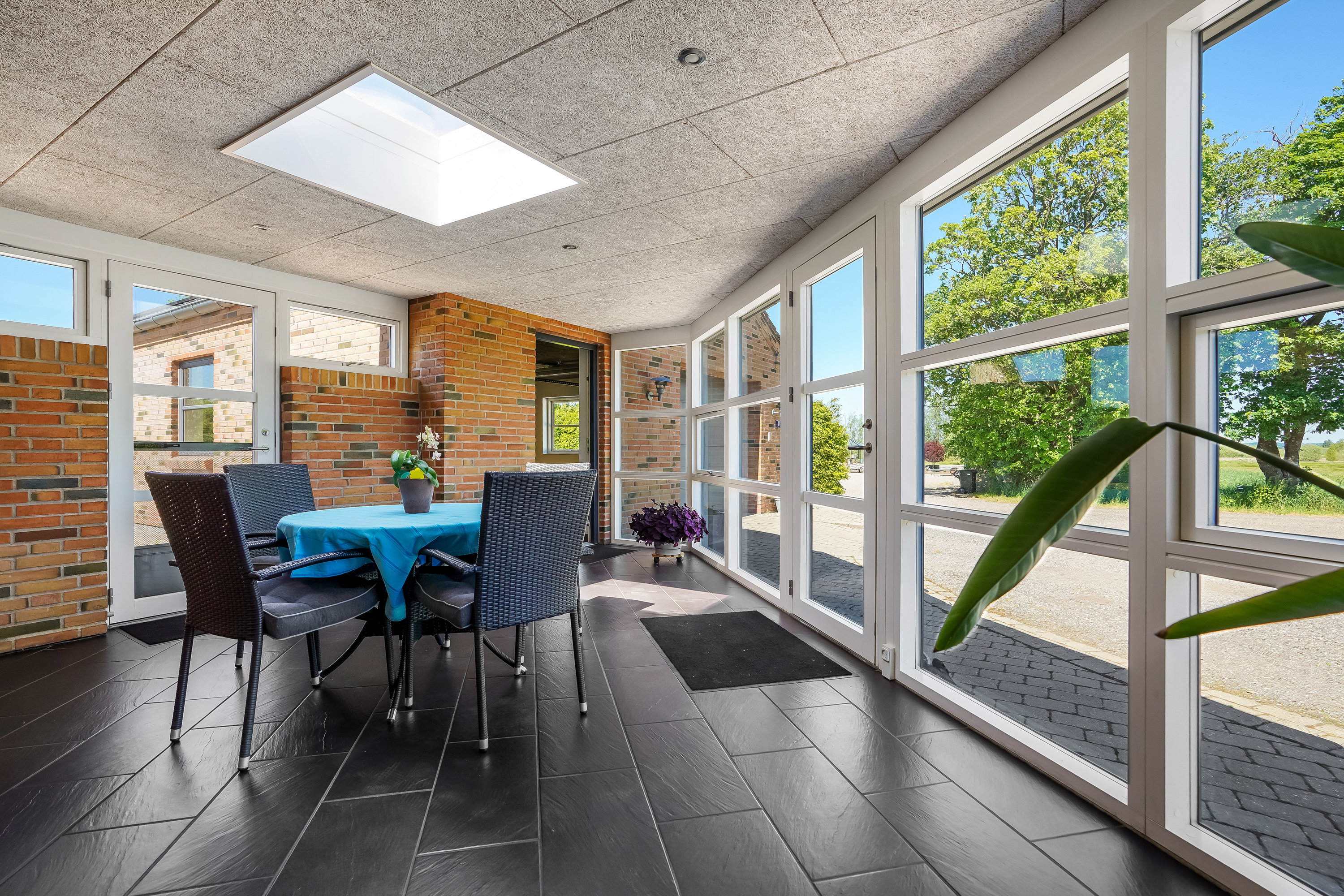 Fremhævet stue billede i fuldskærmstilstand. Billede af Kærvejen 47, 7171 Uldum