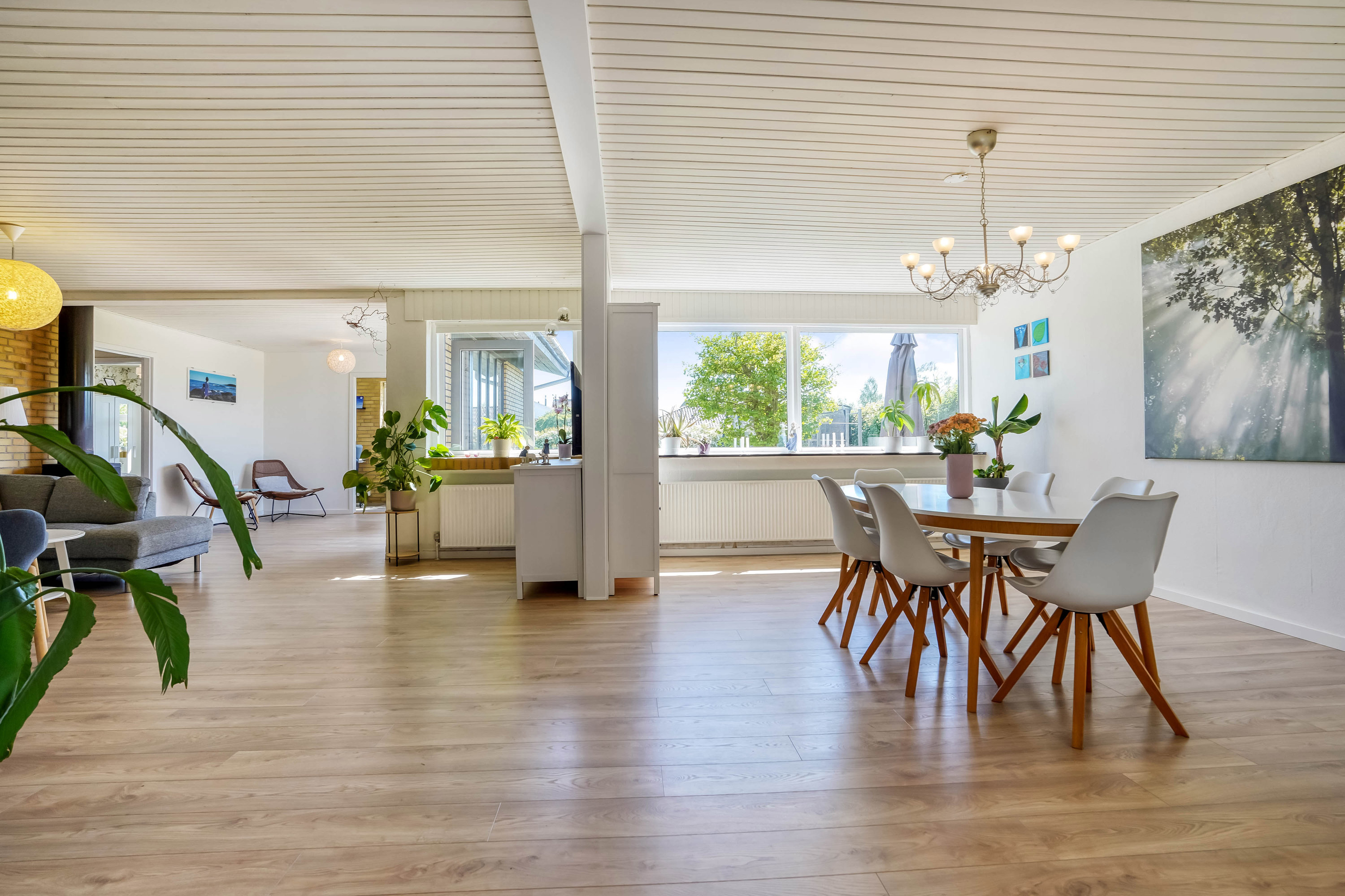 Fremhævet stue billede i fuldskærmstilstand. Billede af Warthoesvej 25, 8740 Brædstrup