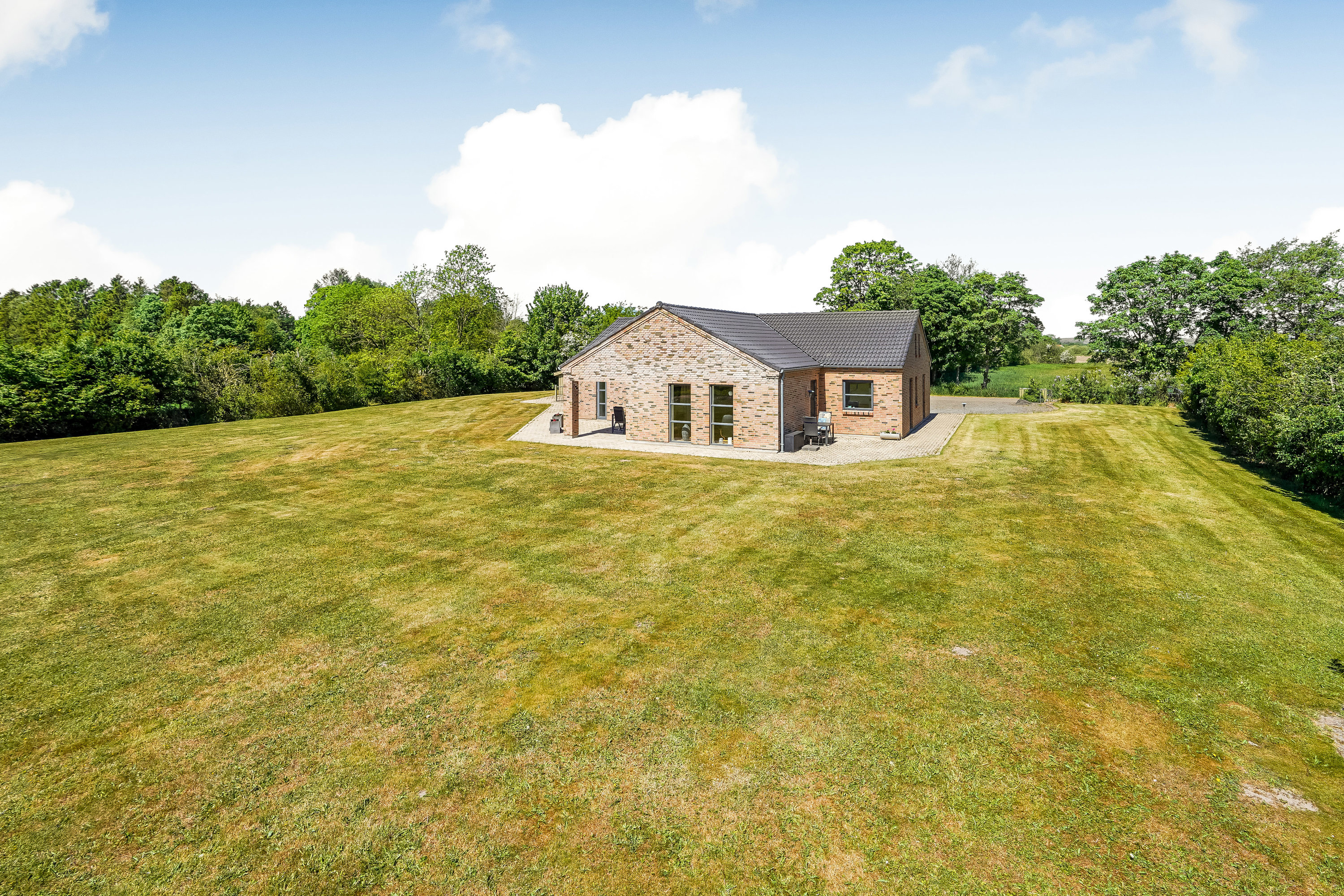 Fremhævet ejendommen billede i fuldskærmstilstand. Billede af Kærvejen 47, 7171 Uldum