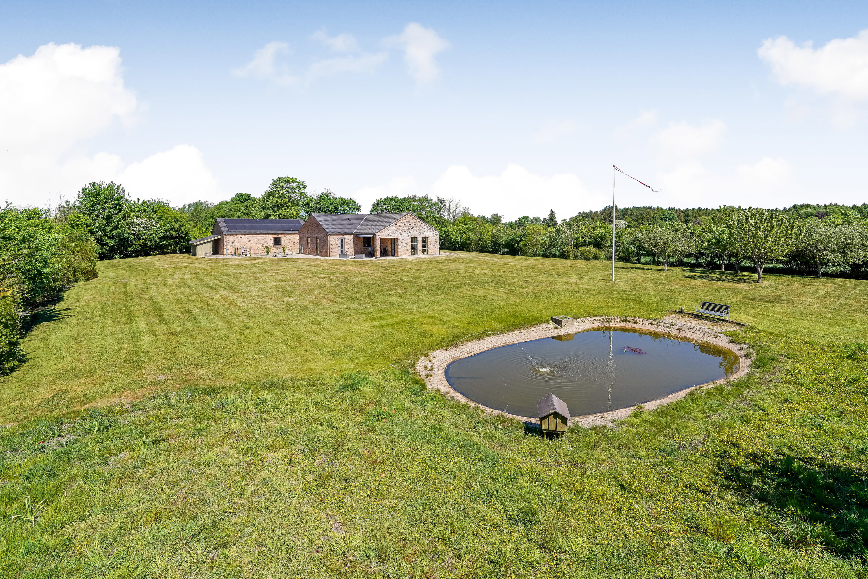 Fremhævet have billede i fuldskærmstilstand. Billede af Kærvejen 47, 7171 Uldum