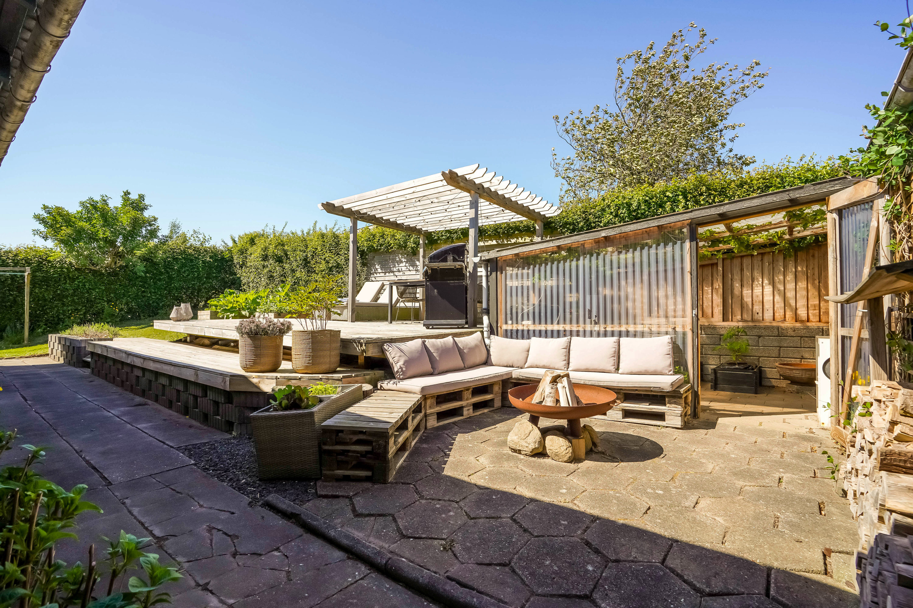 Fremhævet terrasse billede i fuldskærmstilstand. Billede af Warthoesvej 25, 8740 Brædstrup